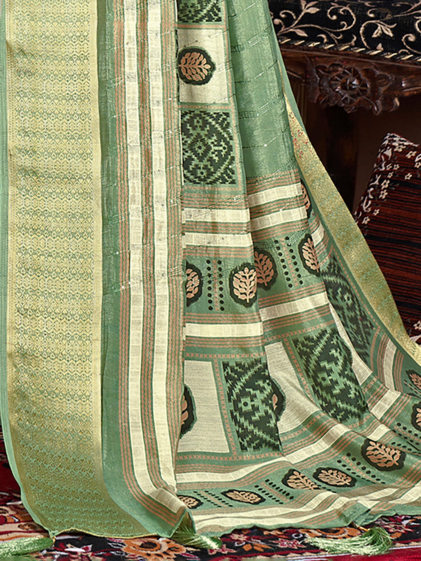 Women's Silk Blend Green Embroidered Designer Saree With Blouse Piece