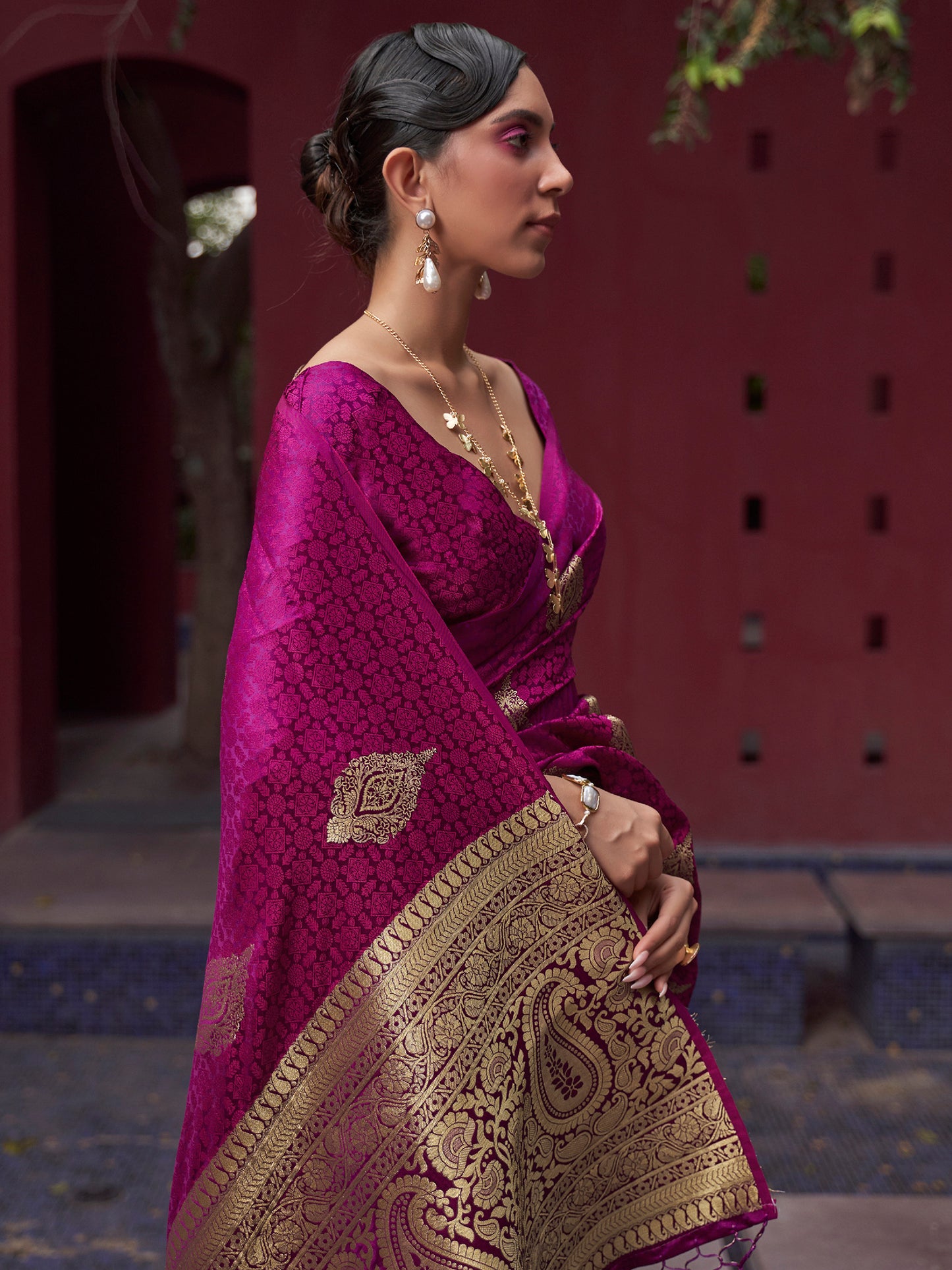 Women's Pure Silk Magenta Woven Design Designer Saree With Blouse Piece