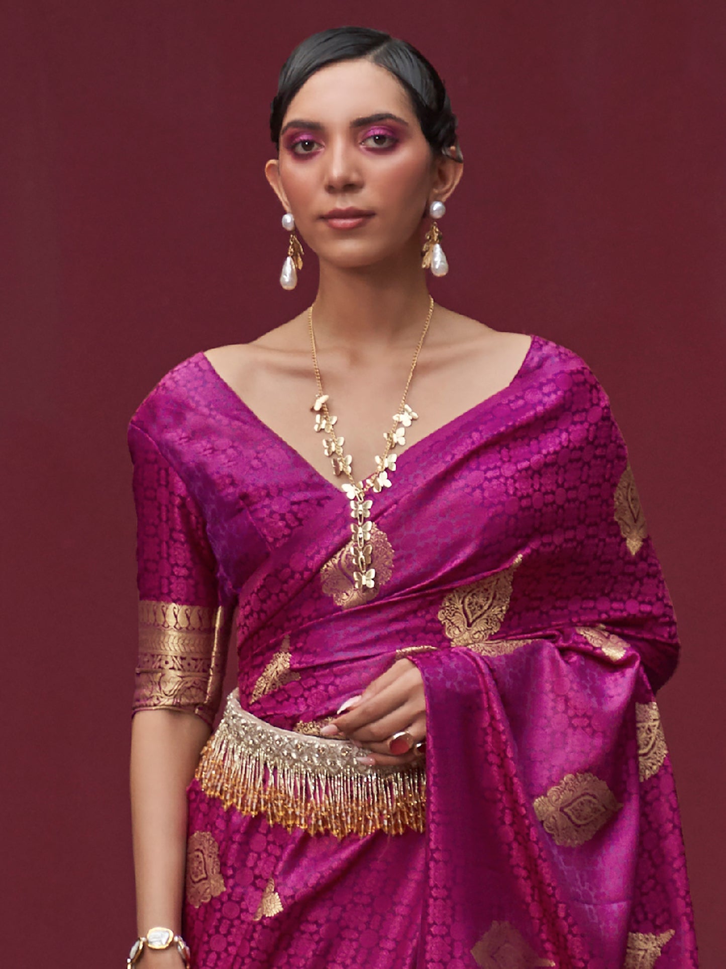 Women's Pure Silk Magenta Woven Design Designer Saree With Blouse Piece