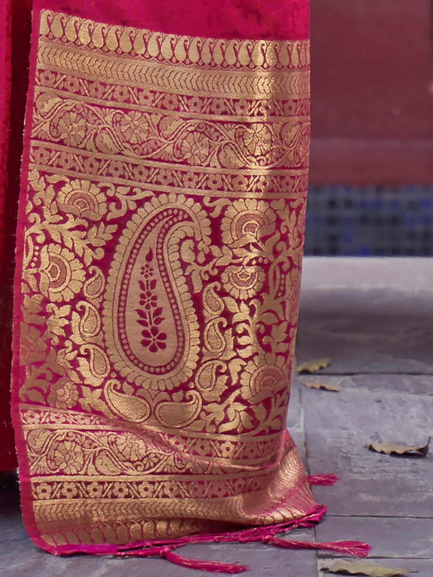 Women's Pure Silk Pink Woven Design Designer Saree With Blouse Piece