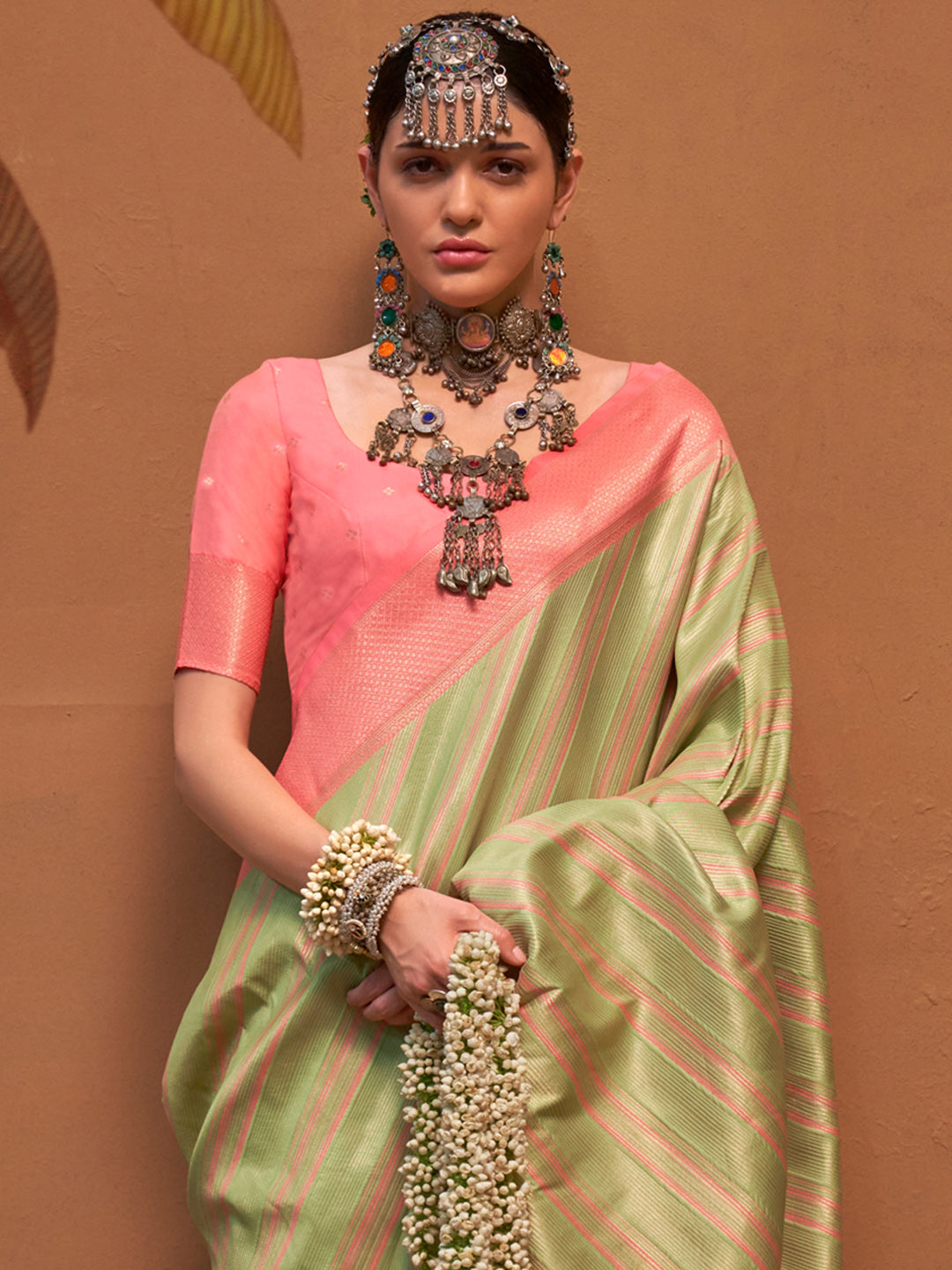 Women's Silk Blend Pink Woven Design Designer Saree With Blouse Piece
