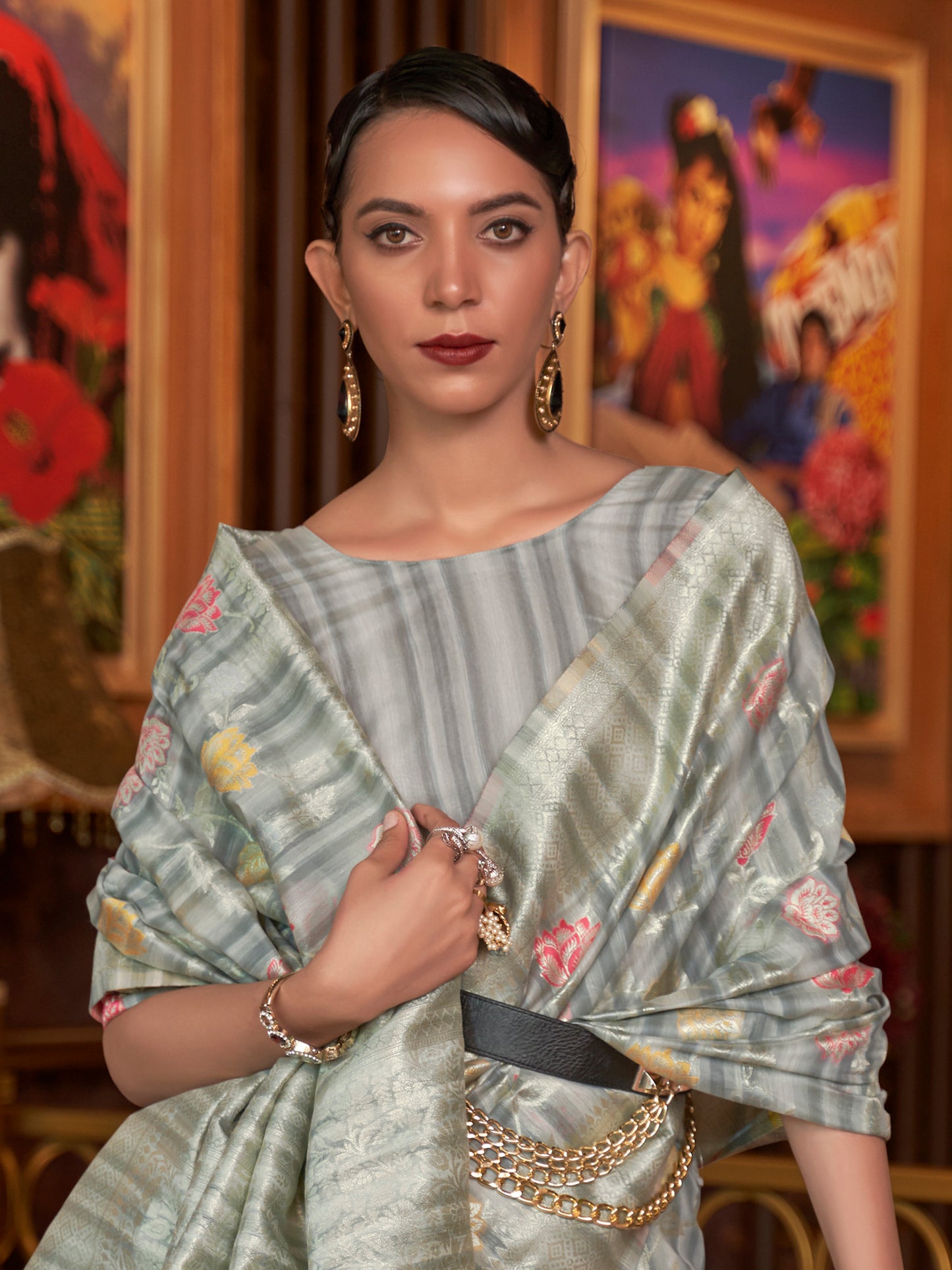 Women's Silk Blend Grey Woven Design Handloom Saree With Blouse Piece