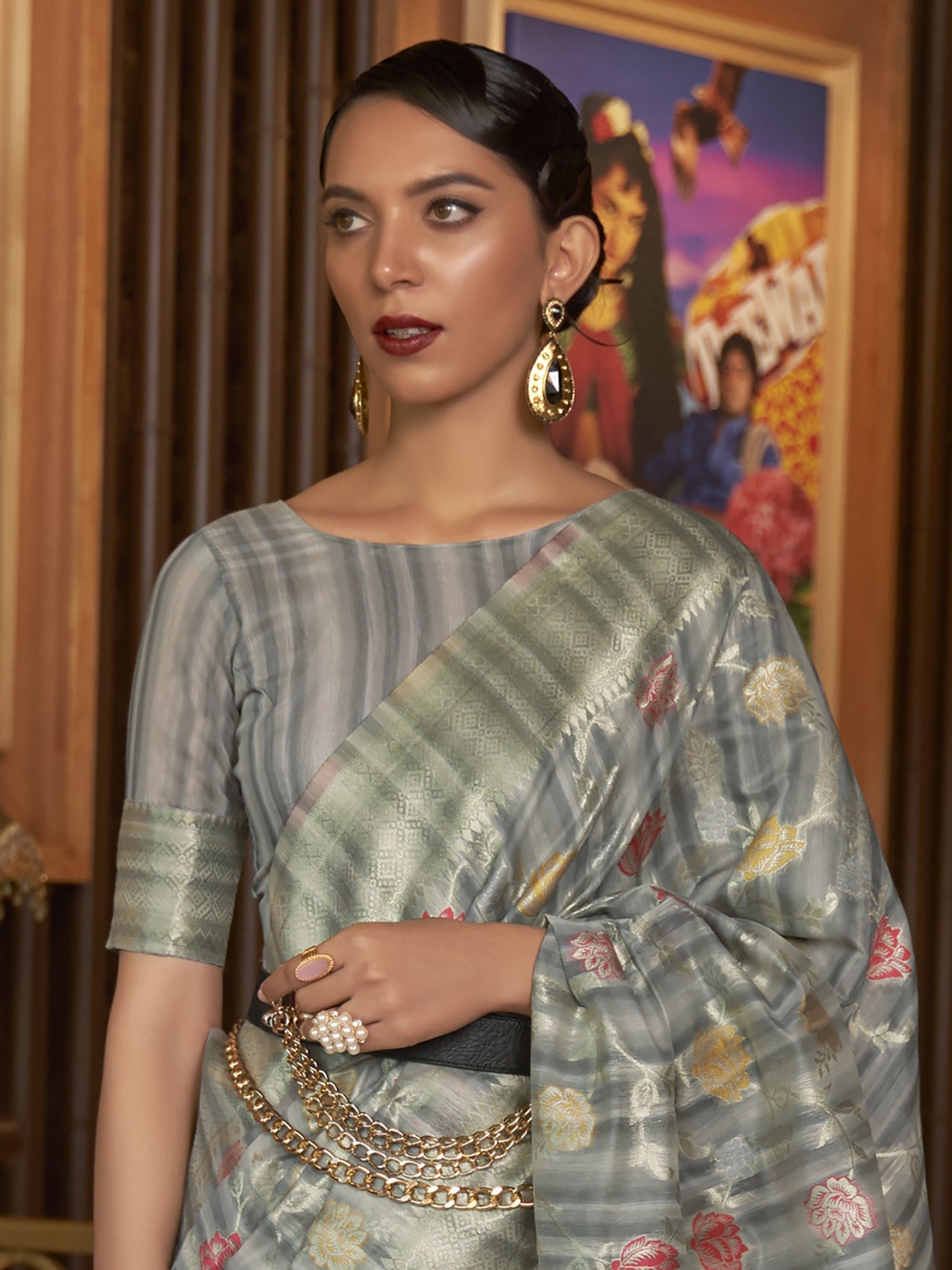 Women's Silk Blend Grey Woven Design Handloom Saree With Blouse Piece