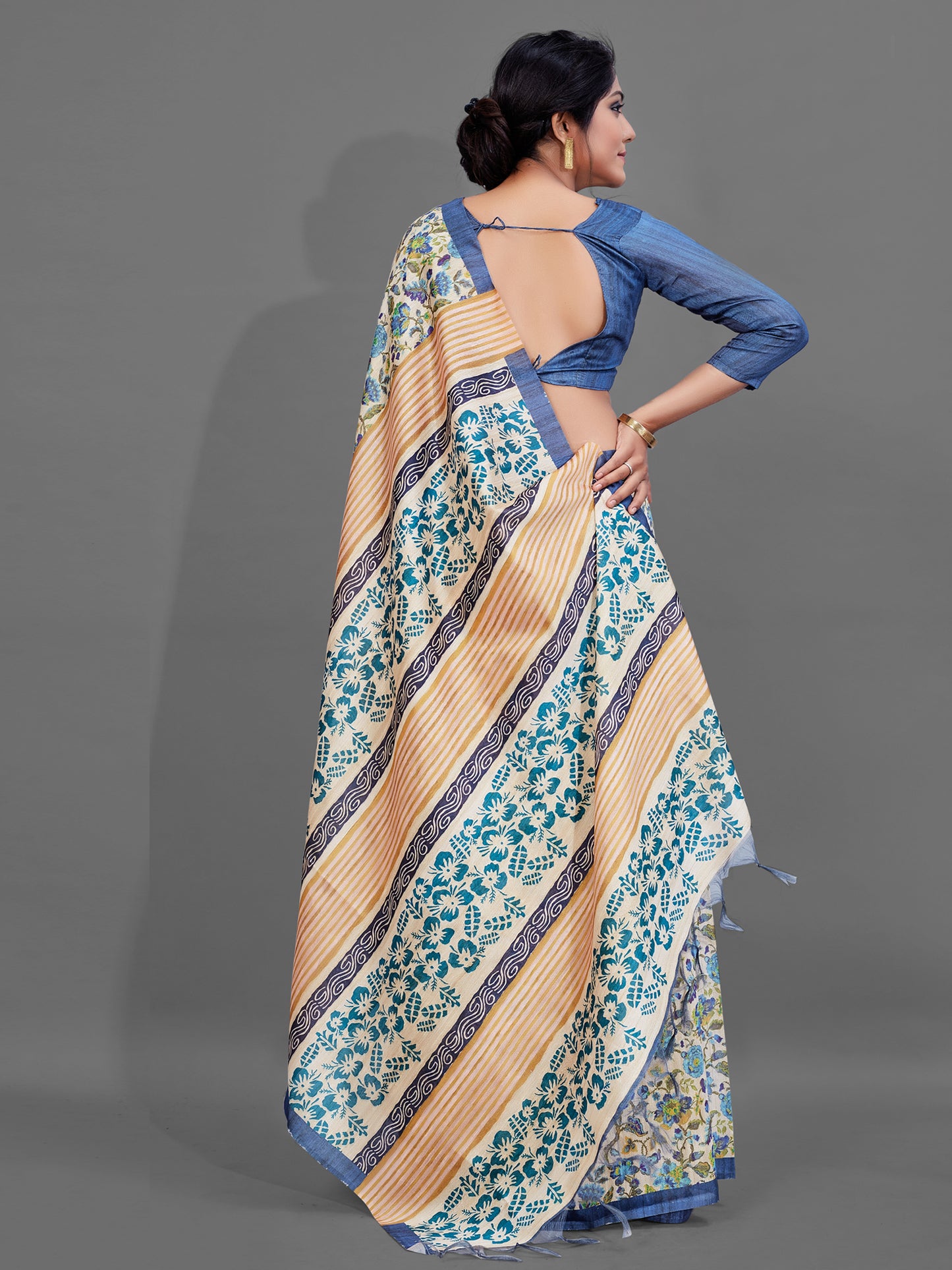 Women's Manipuri Silk Cream Digital Print Designer Saree With Blouse Piece
