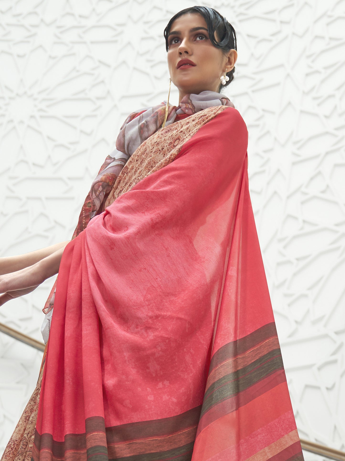 Women's Crepe Beige Digital Print Celebrity Saree With Blouse Piece