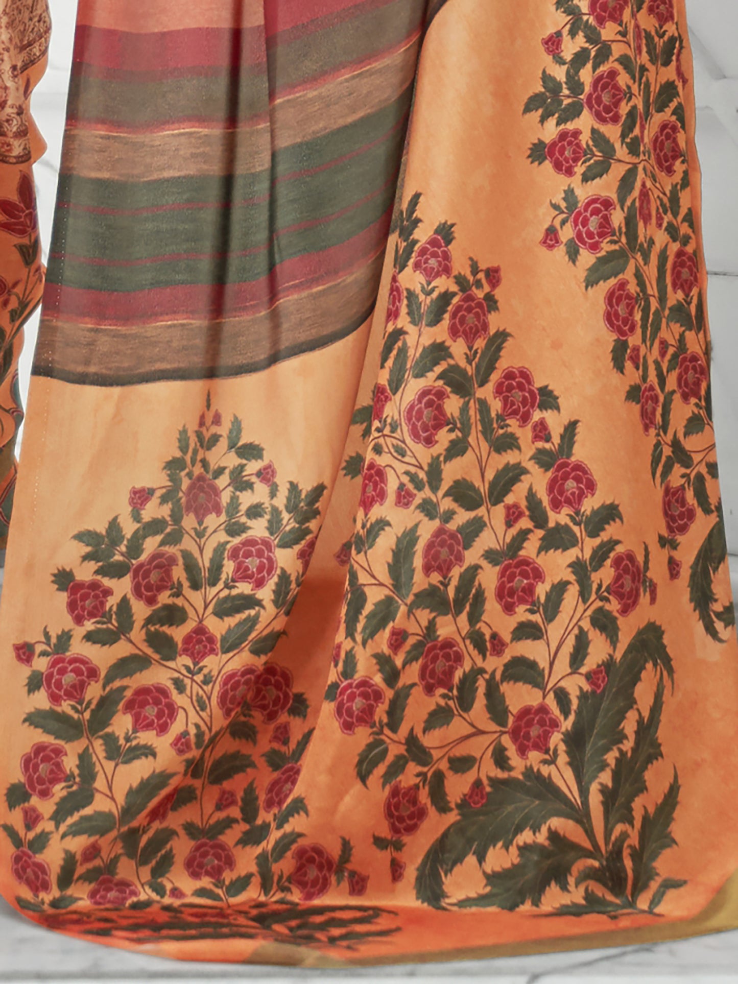 Women's Crepe Beige Digital Print Celebrity Saree With Blouse Piece