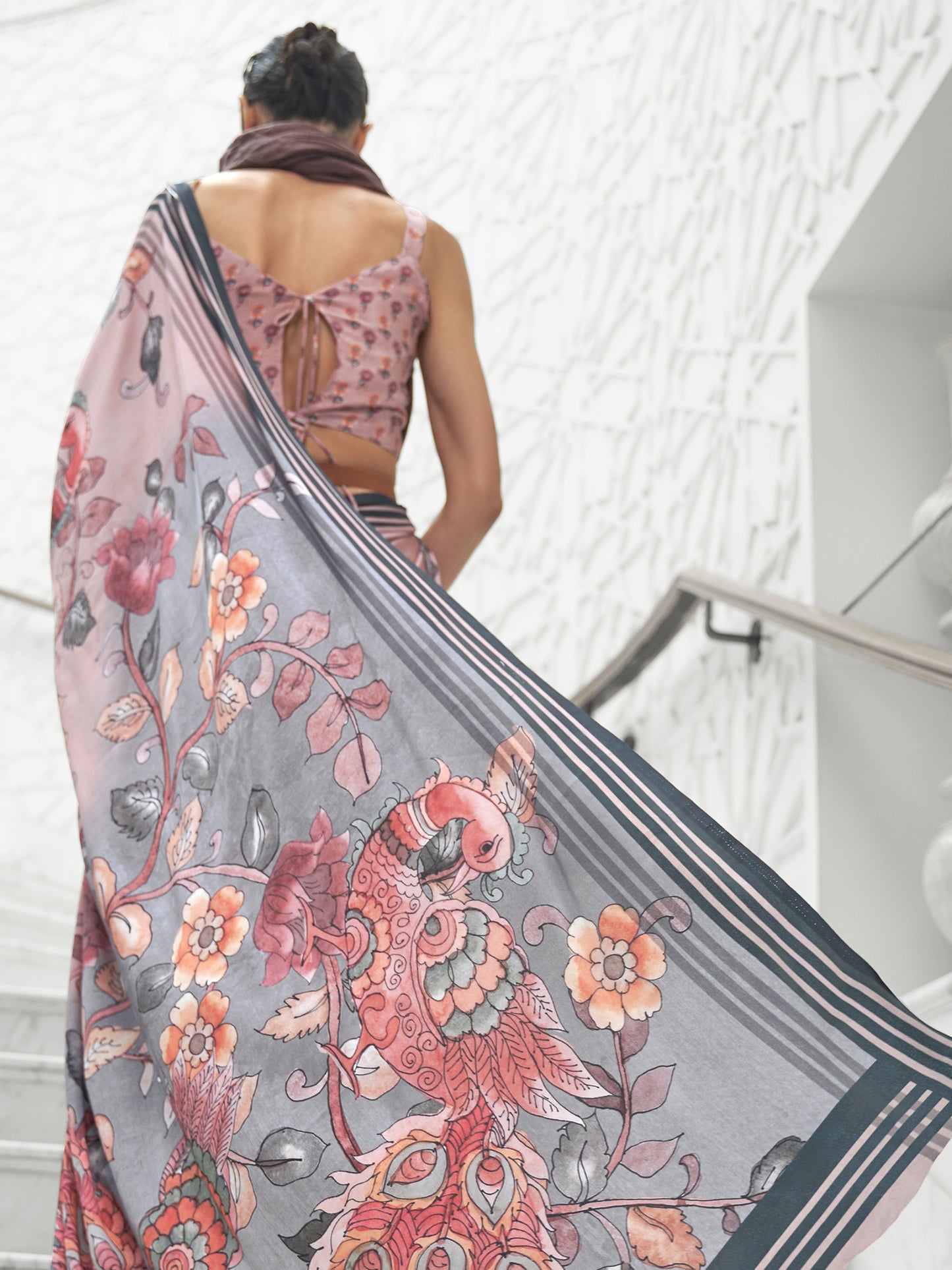 Women's Crepe Peach Digital Print Celebrity Saree With Blouse Piece