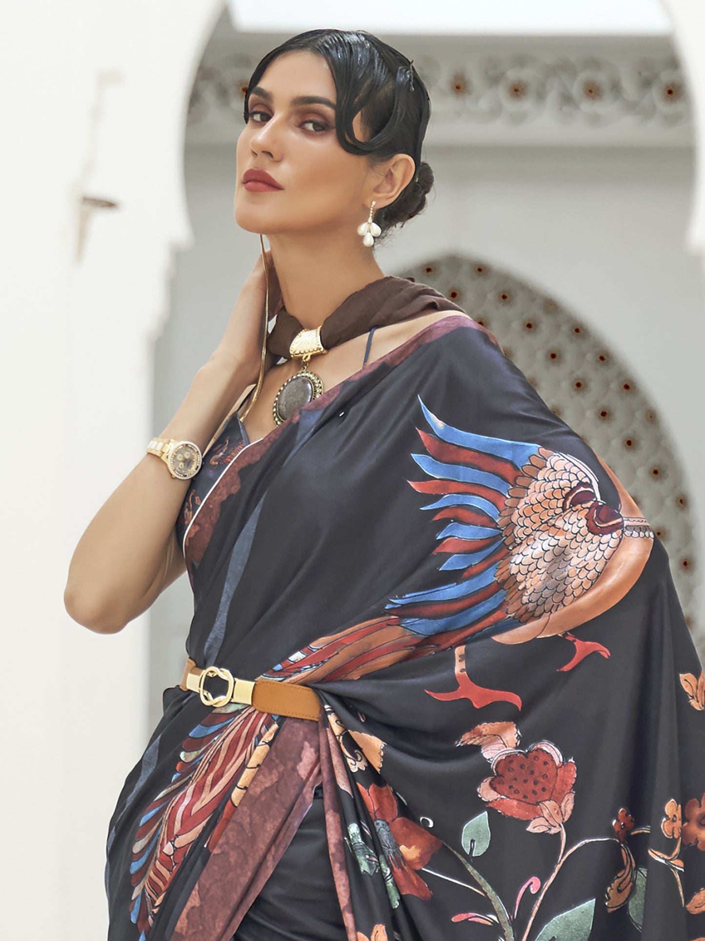 Women's Crepe Black Digital Print Celebrity Saree With Blouse Piece