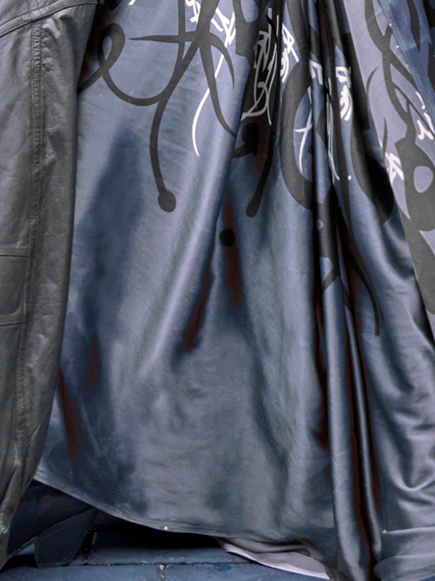 Women's Satin Grey Printed Designer Saree With Blouse Piece