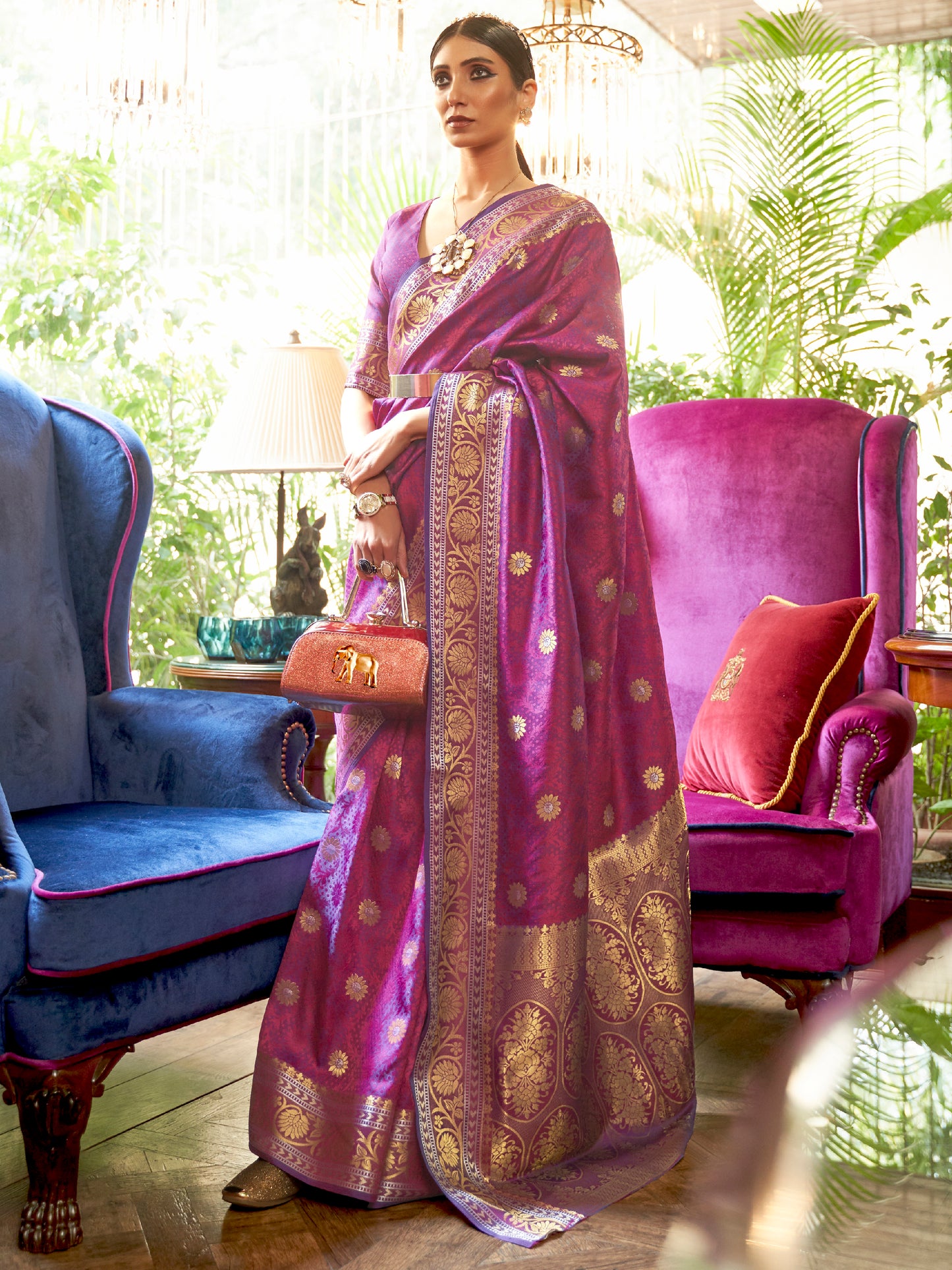 Women's Silk Blend Magenta Woven Design Handloom Saree With Blouse Piece