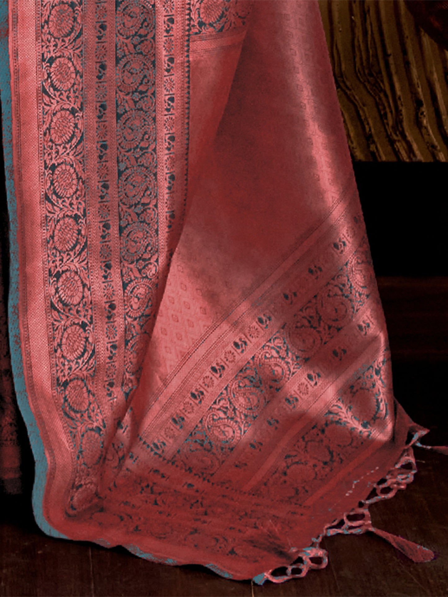 Women's Silk Blend Pink Woven Design Designer Saree With Blouse Piece