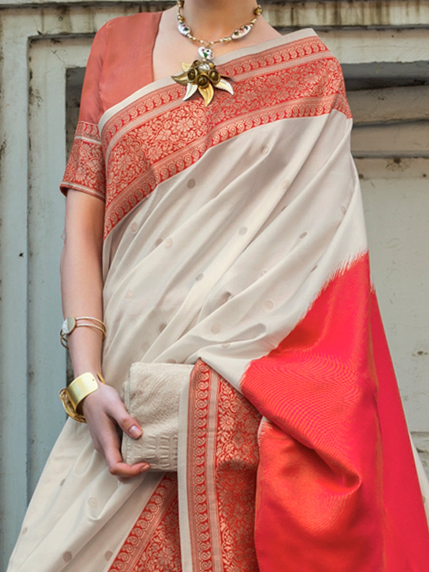 Women's Soft Silk Beige Woven Design Designer Saree With Blouse Piece