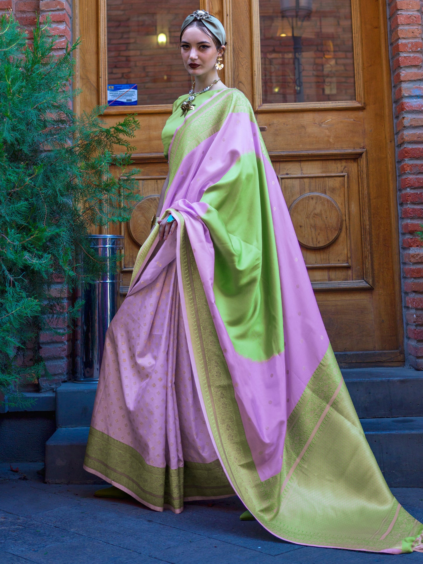 Women's Soft Silk Mauve Woven Design Designer Saree With Blouse Piece
