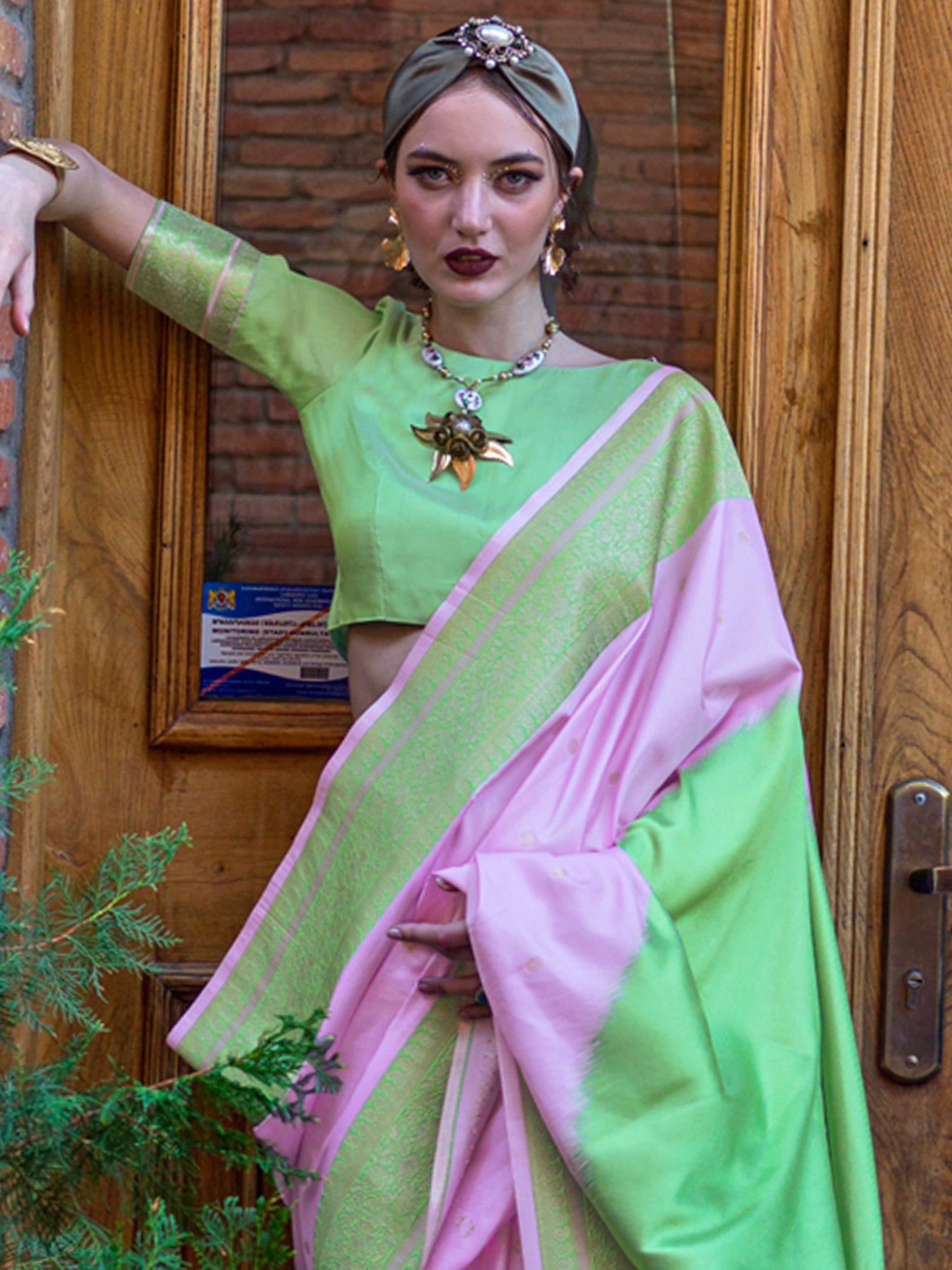 Women's Soft Silk Mauve Woven Design Designer Saree With Blouse Piece