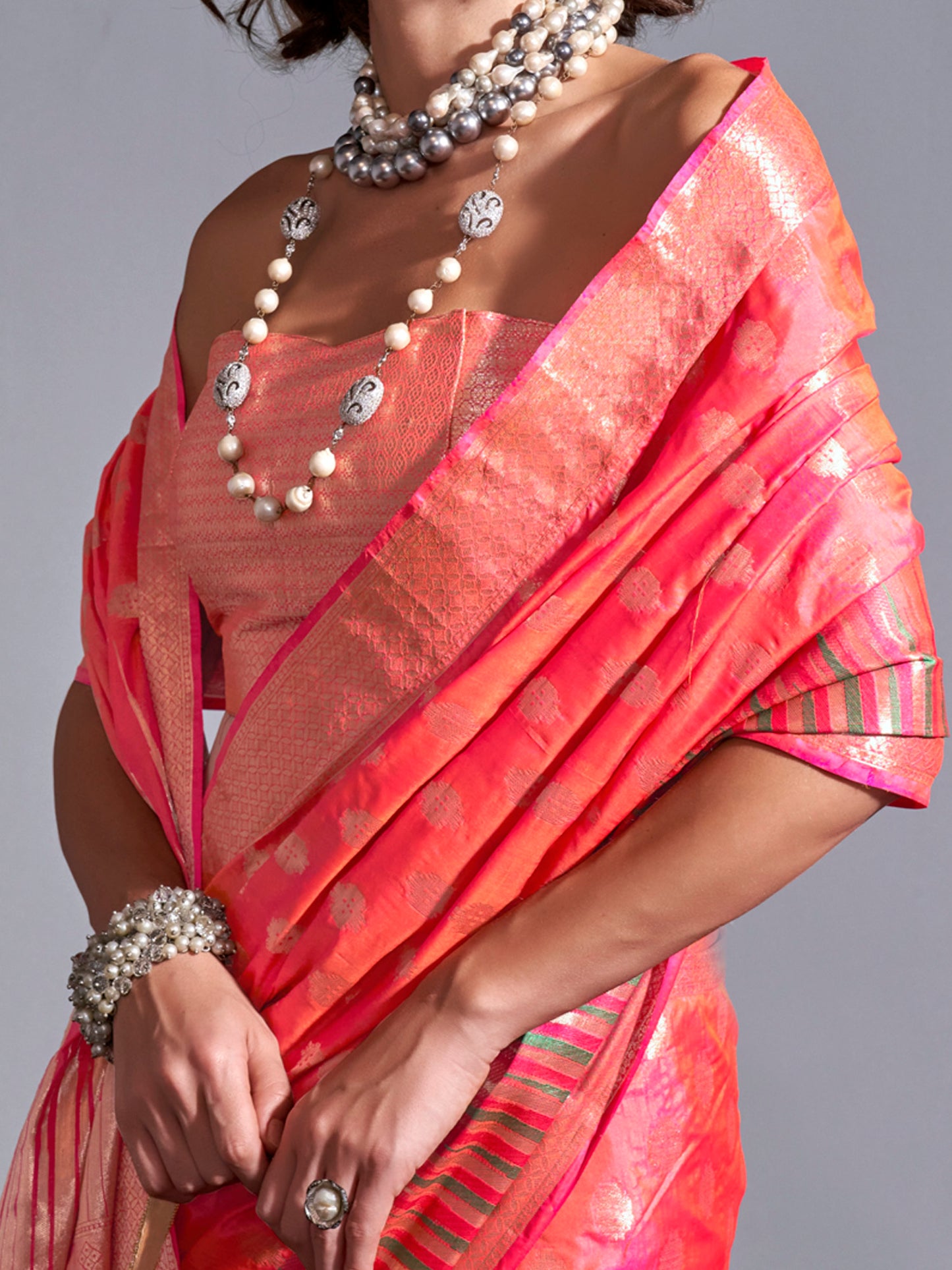 Women's Silk Blend Peach Woven Design Handloom Saree With Blouse Piece