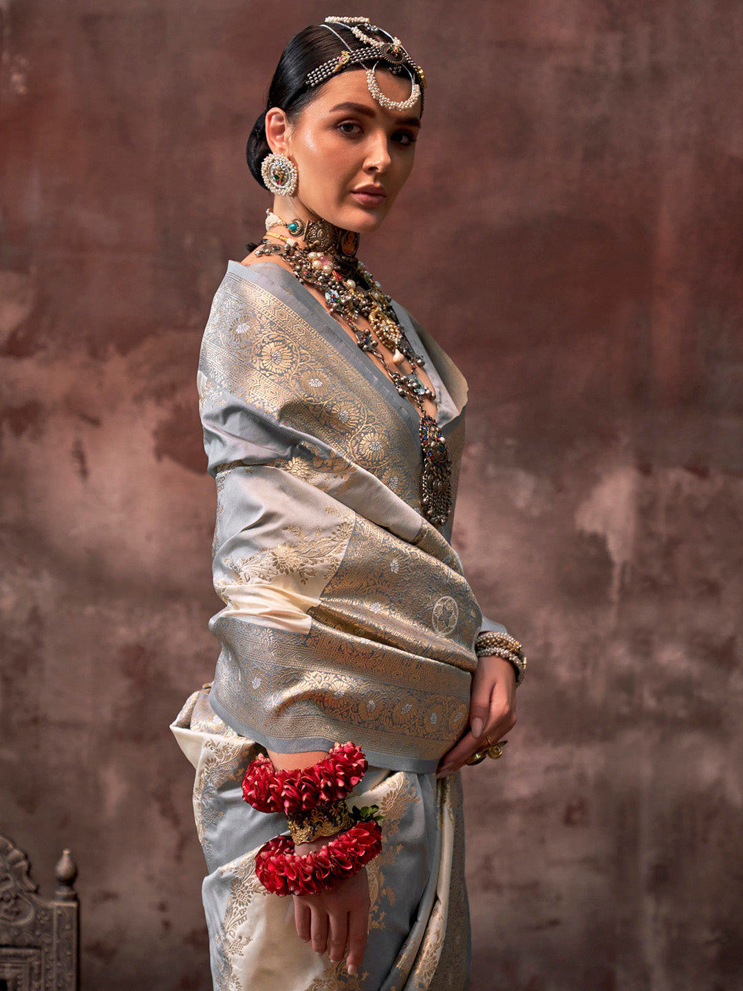 Women's Silk Blend Grey Woven Design Designer Saree With Blouse Piece