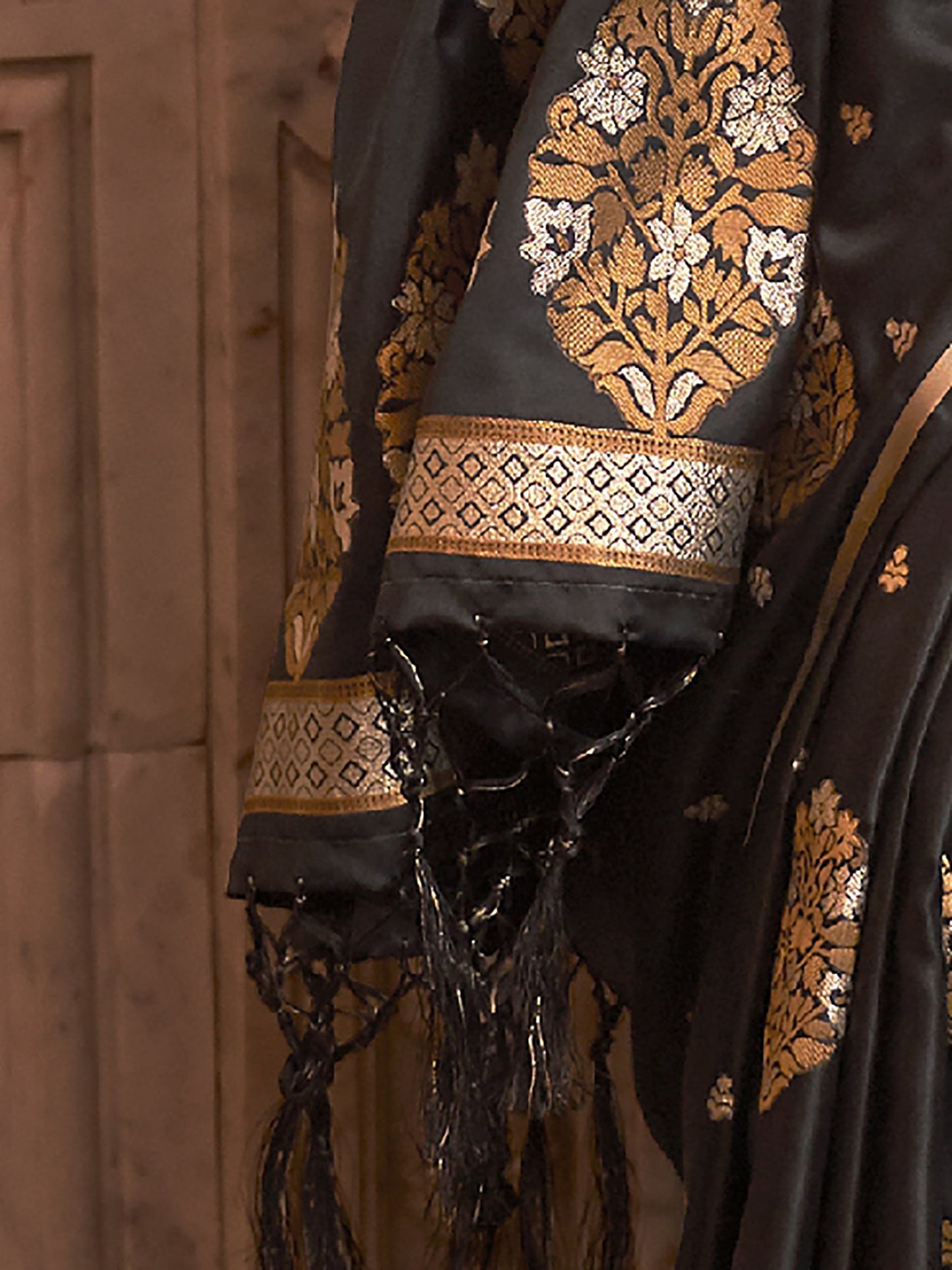 Women's Silk Blend Black Woven Design Designer Saree With Blouse Piece