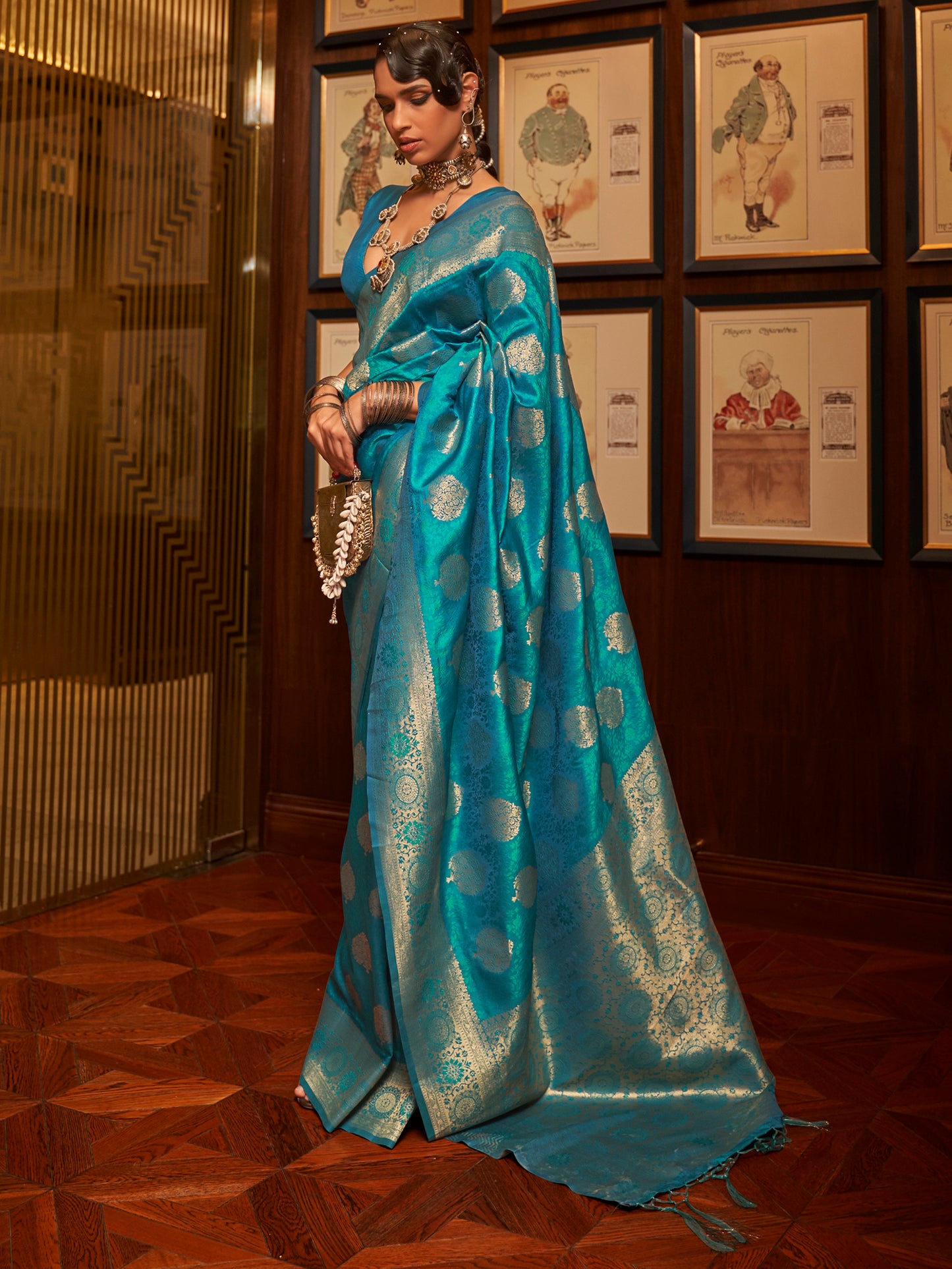 Women's Silk Blend Blue Woven Design Handloom Saree With Blouse Piece