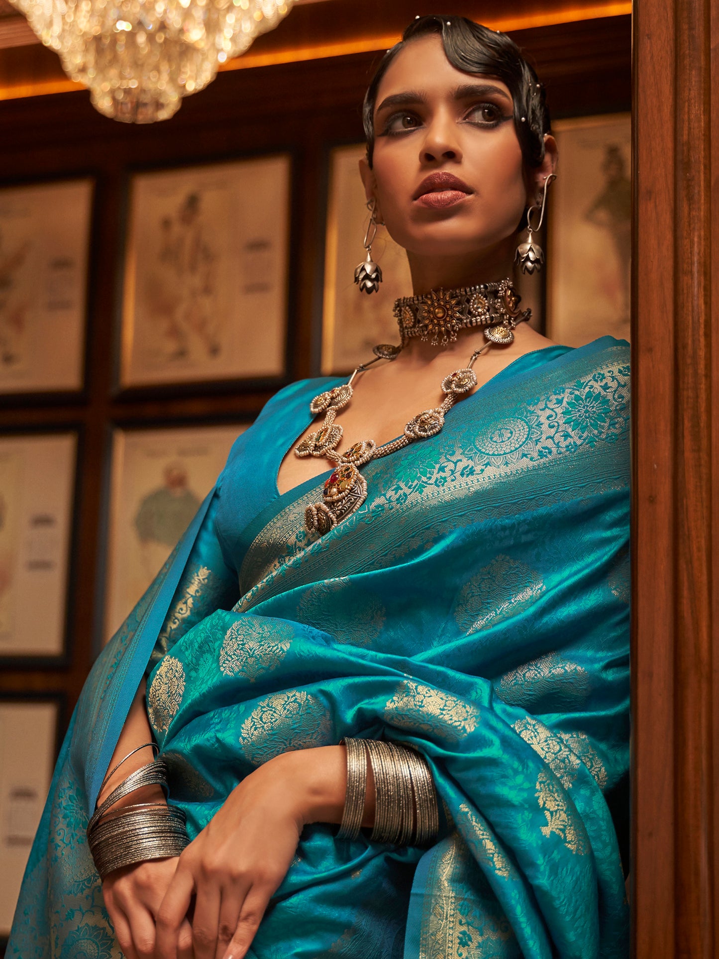 Women's Silk Blend Blue Woven Design Handloom Saree With Blouse Piece