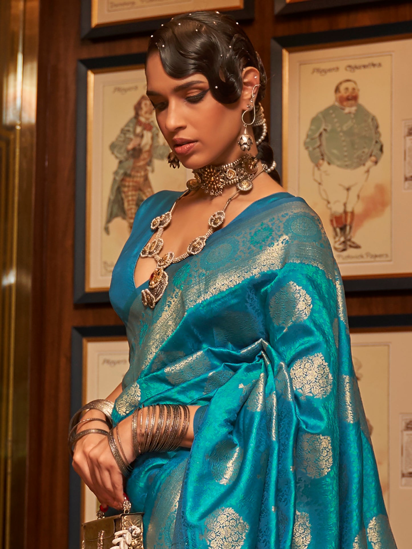 Women's Silk Blend Blue Woven Design Handloom Saree With Blouse Piece