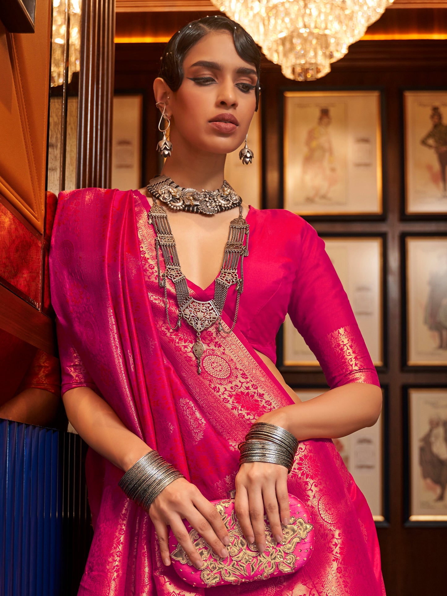 Women's Silk Blend Pink Woven Design Handloom Saree With Blouse Piece
