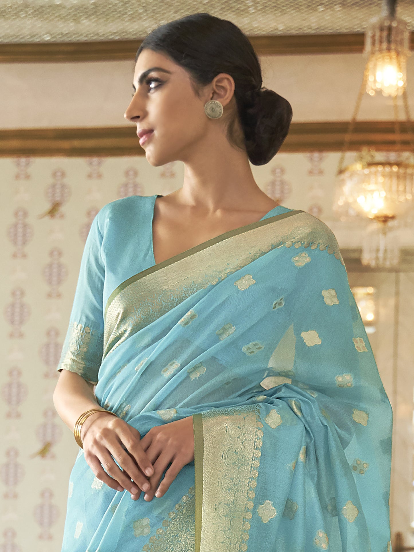 Women's Silk Blend Turquoise Woven Design Handloom Saree With Blouse Piece