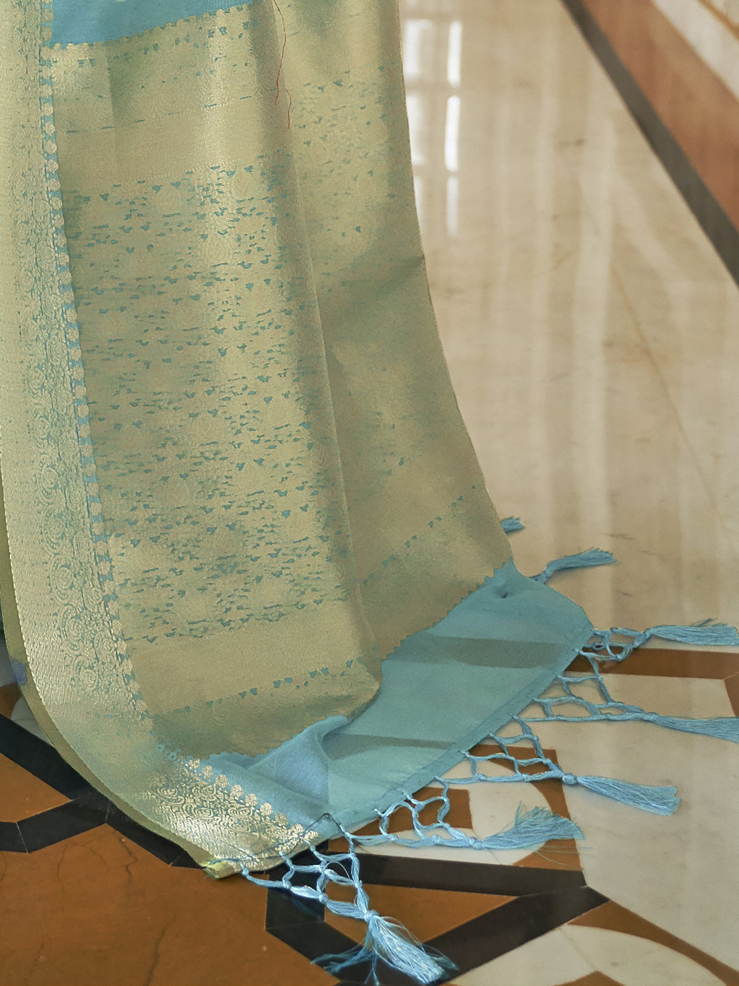 Women's Silk Blend Turquoise Woven Design Handloom Saree With Blouse Piece