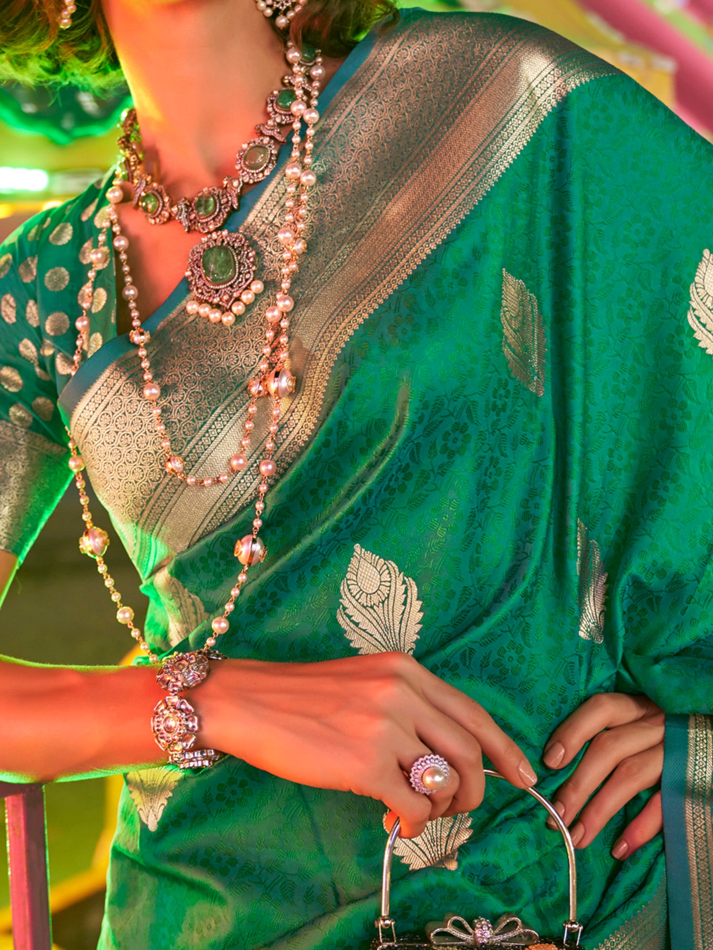 Women's Silk Blend Green Woven Design Designer Saree With Blouse Piece