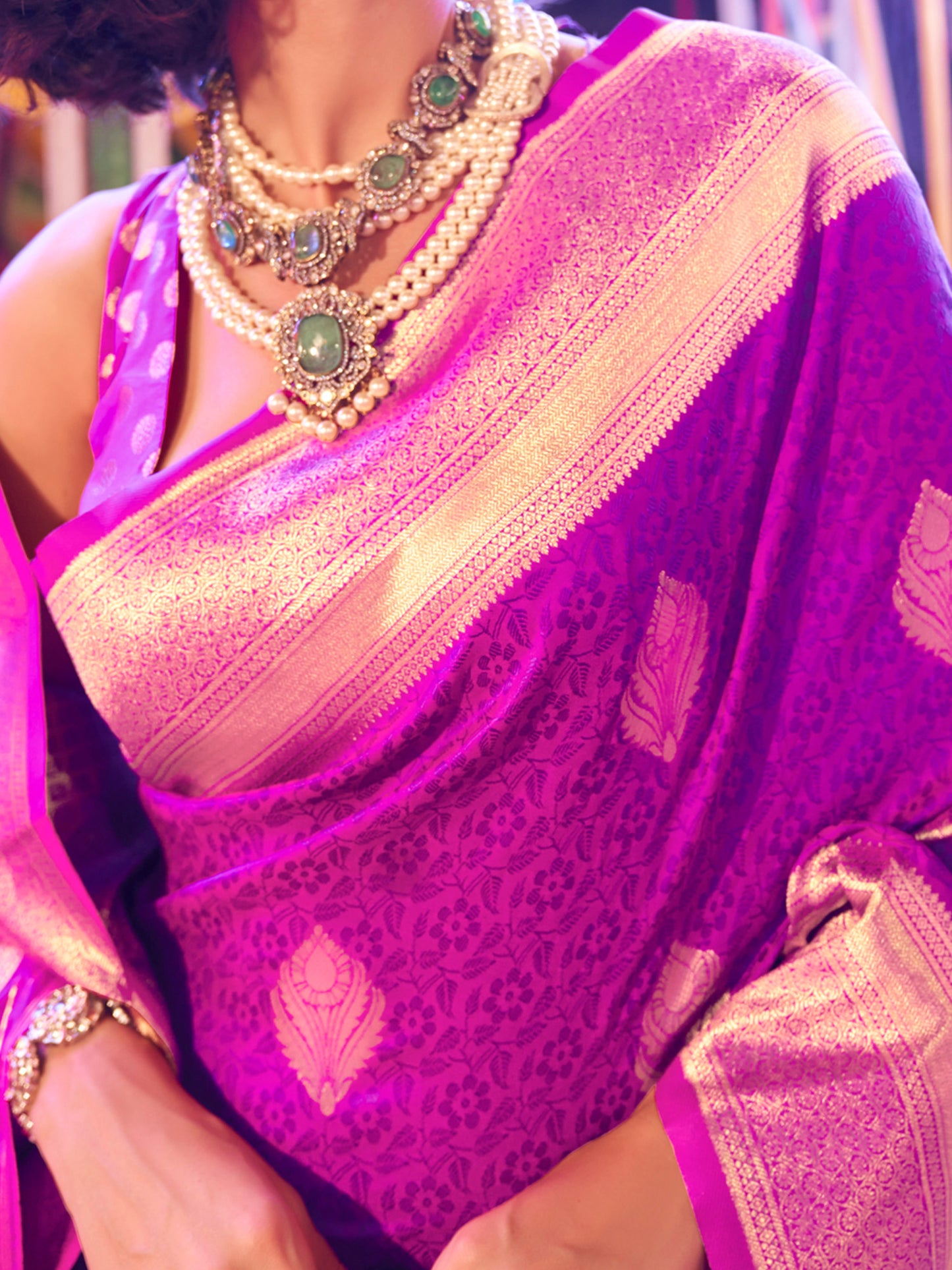 Women's Silk Blend Pink Woven Design Designer Saree With Blouse Piece