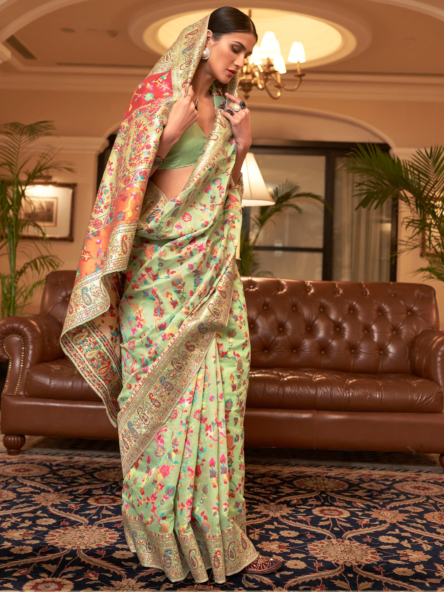 Women's Silk Blend Green Woven Design Celebrity Saree With Blouse Piece