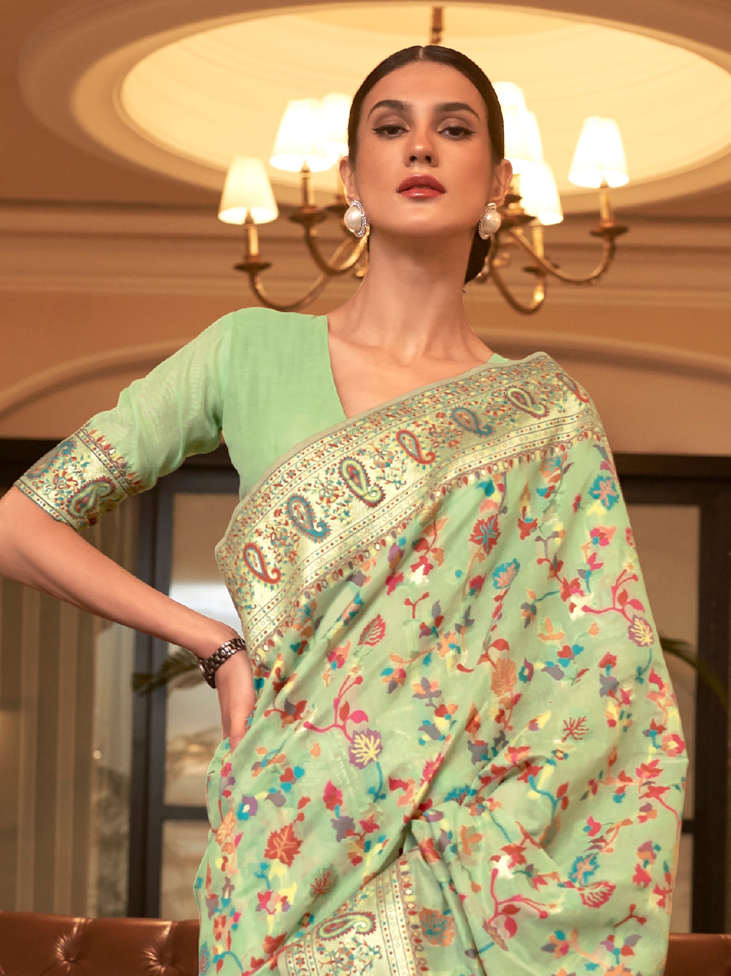 Women's Silk Blend Green Woven Design Celebrity Saree With Blouse Piece