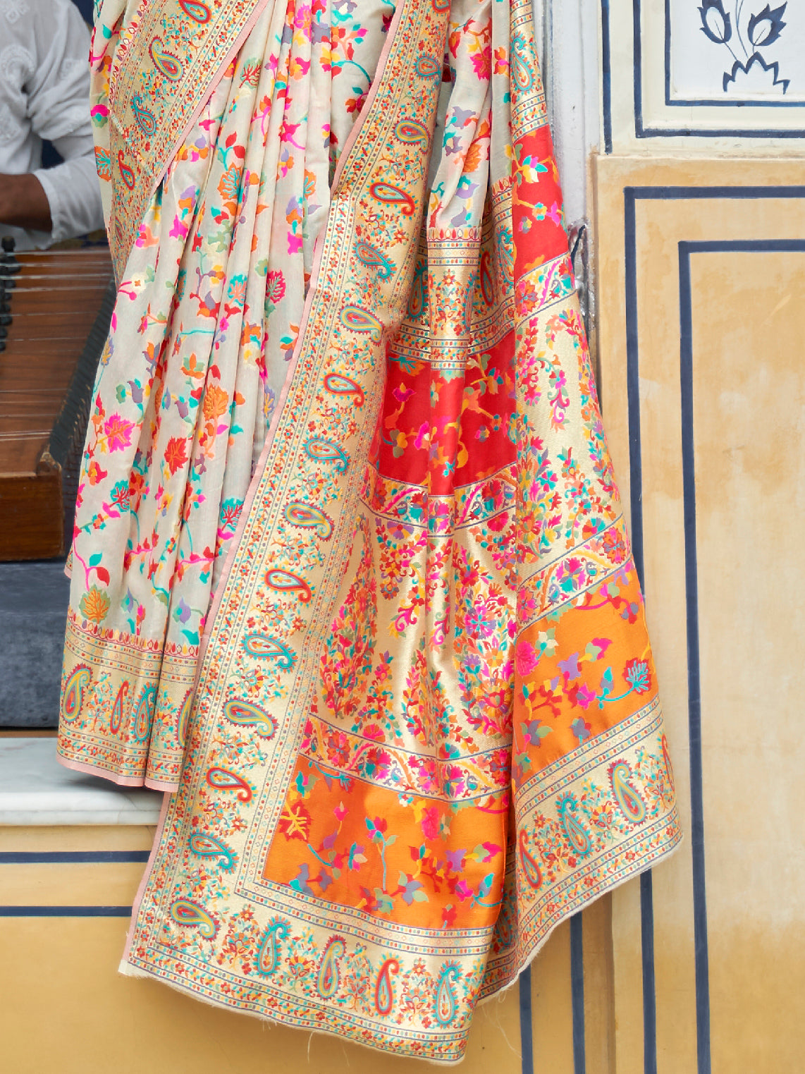 Women's Silk Blend Cream Woven Design Celebrity Saree With Blouse Piece