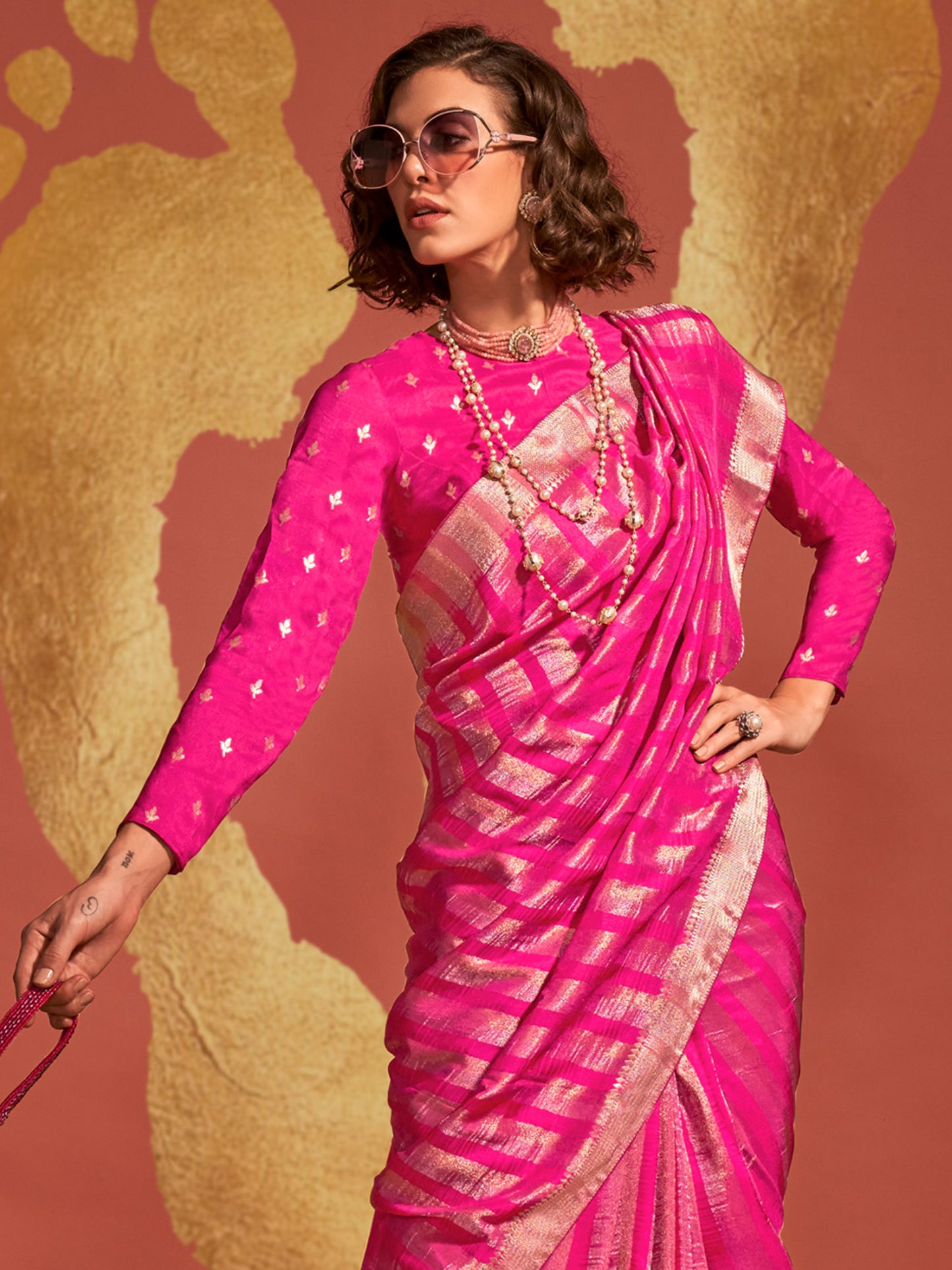 Women's Viscose Silk Pink Woven Design Designer Saree With Blouse Piece