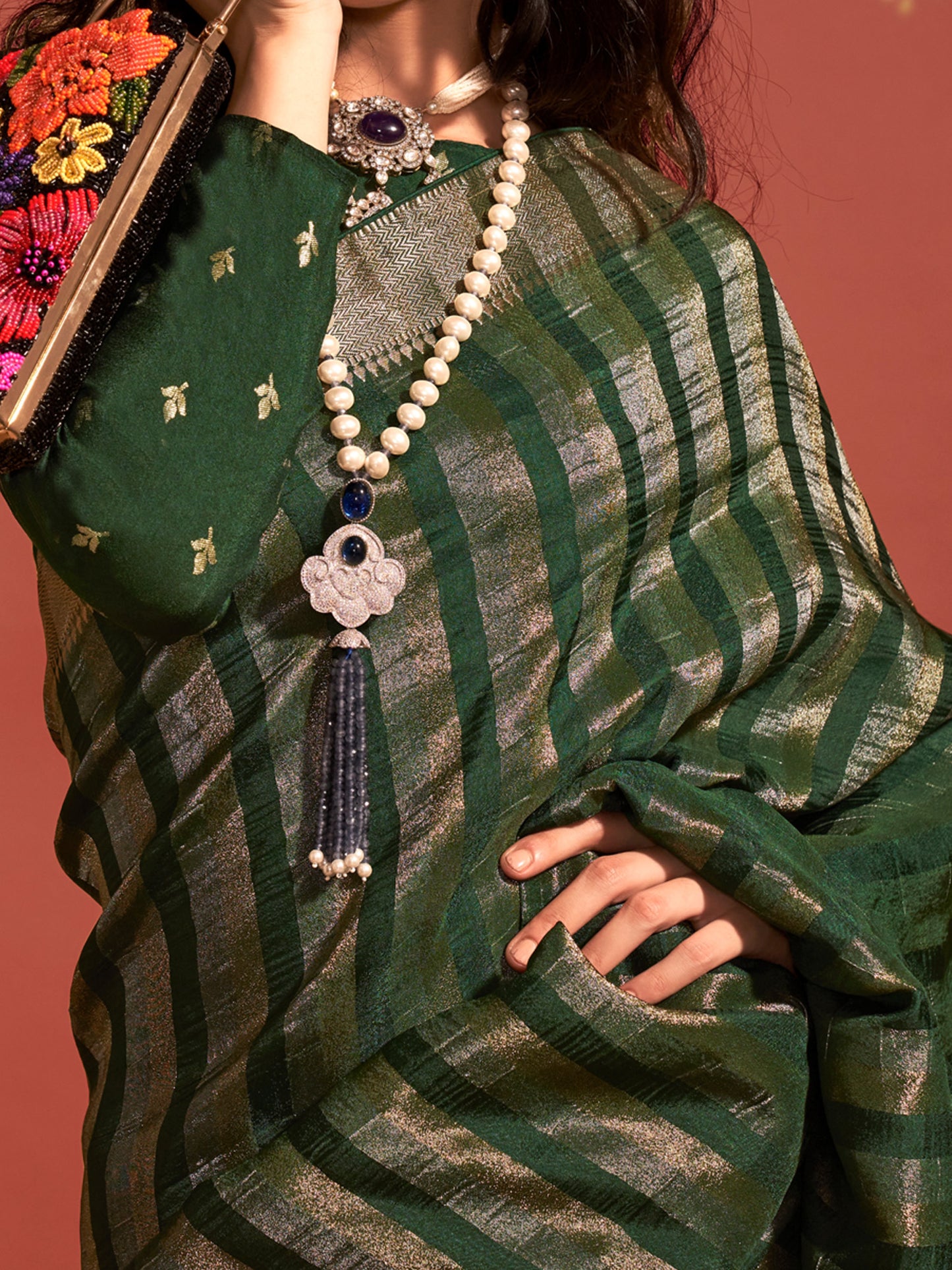 Women's Viscose Silk Green Woven Design Designer Saree With Blouse Piece