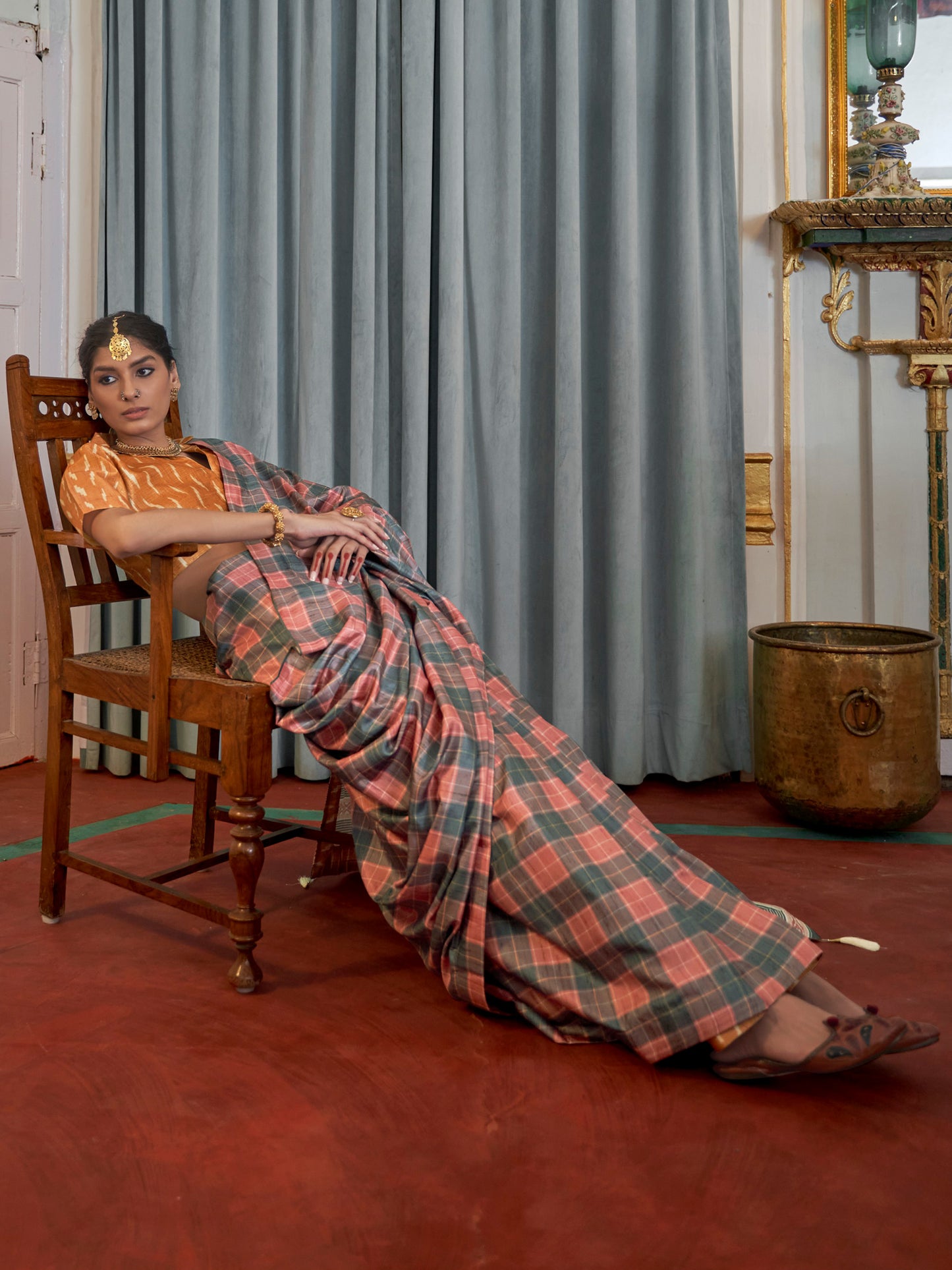 Women's Dola Silk Peach Printed Designer Saree With Blouse Piece