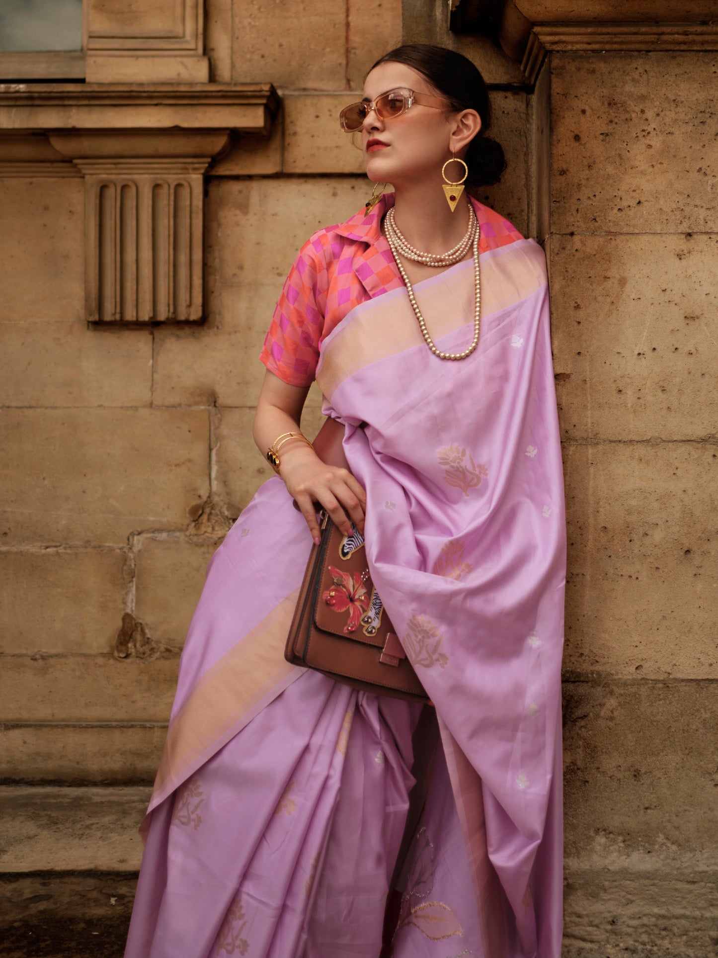 Women's Soft Silk Lavendar Woven Design Designer Saree With Blouse Piece