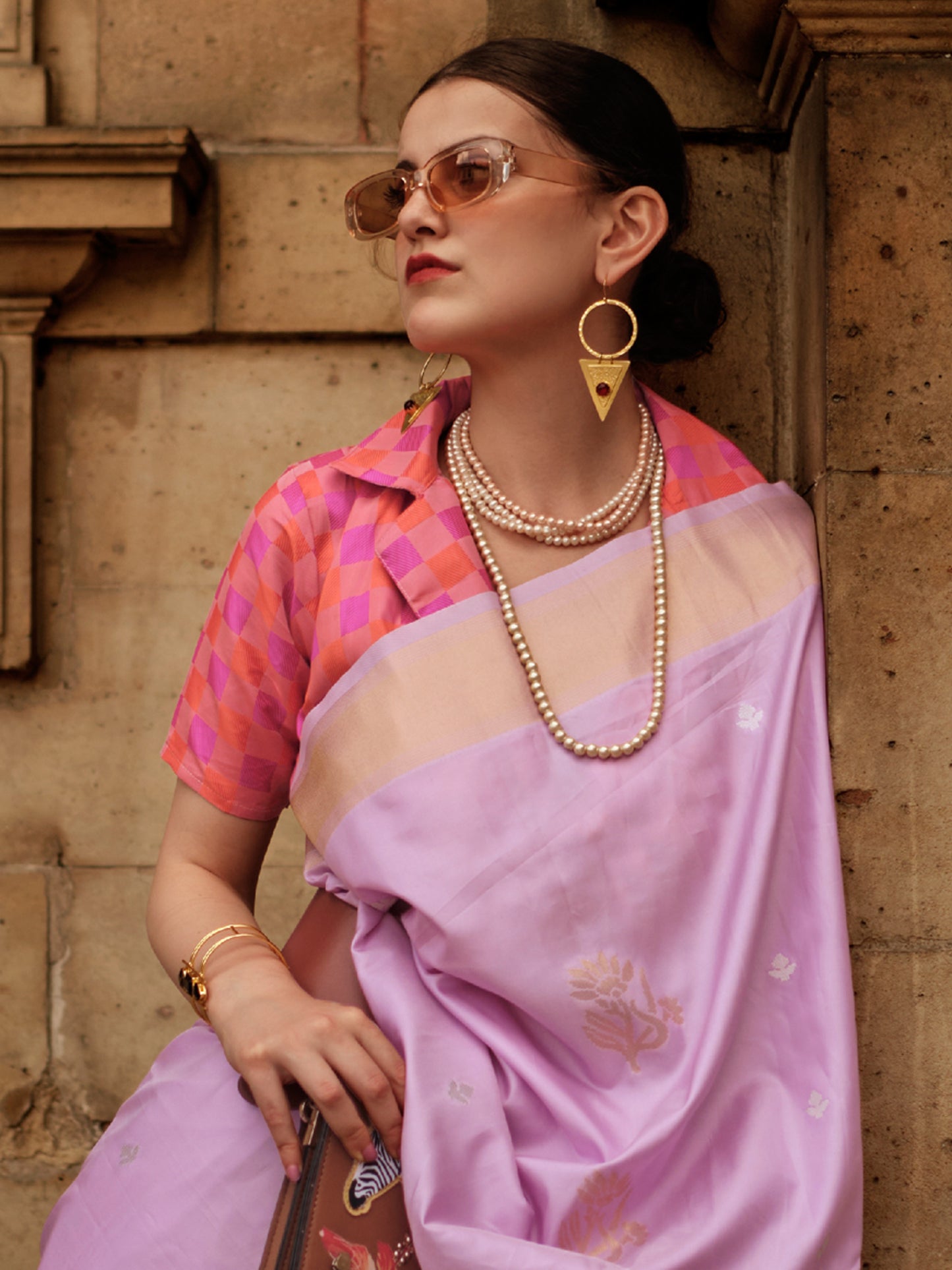 Women's Soft Silk Lavendar Woven Design Designer Saree With Blouse Piece