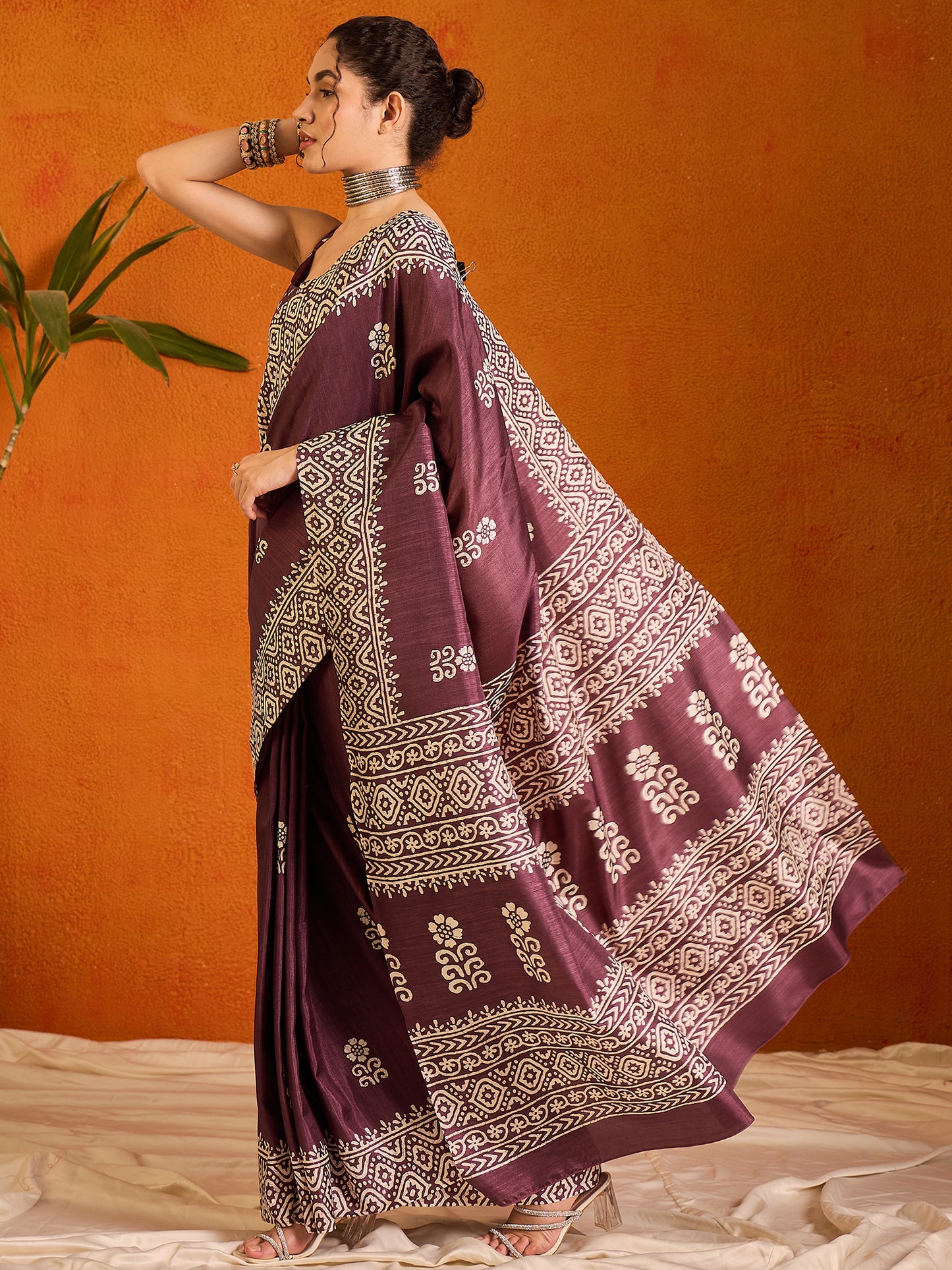 Women's Cotton Blend Burgundy Printed Designer Saree With Blouse Piece