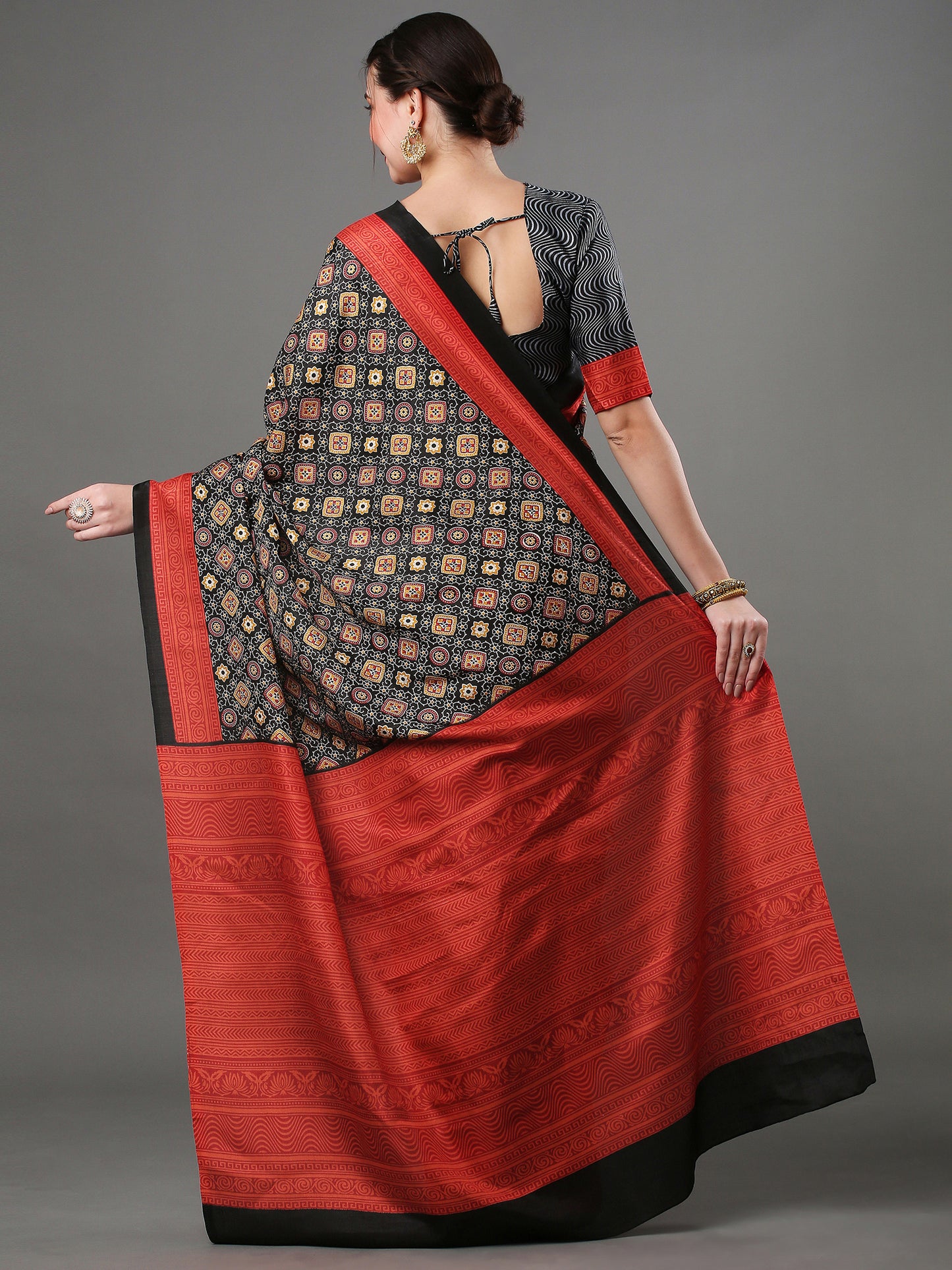 Women's Dola Silk Black Digital Print Designer Saree With Blouse Piece