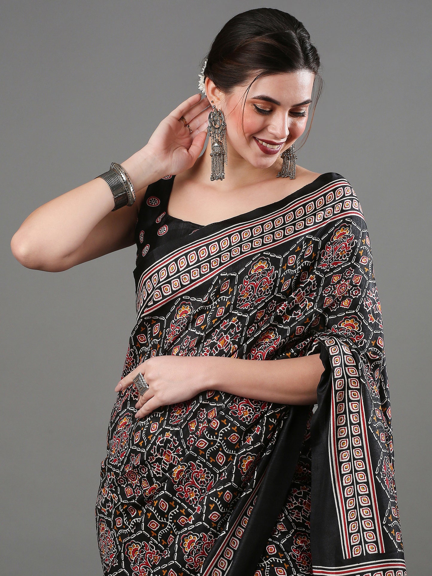 Women's Dola Silk Black Digital Print Designer Saree With Blouse Piece