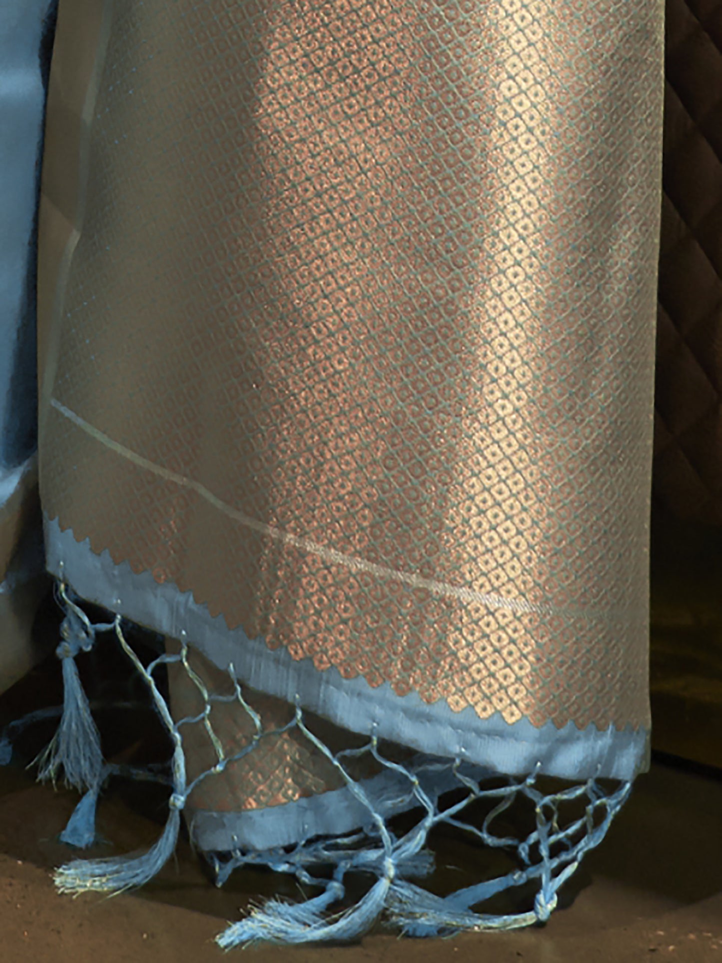 Women's Silk Blend Turquoise Woven Design Handloom Saree With Blouse Piece