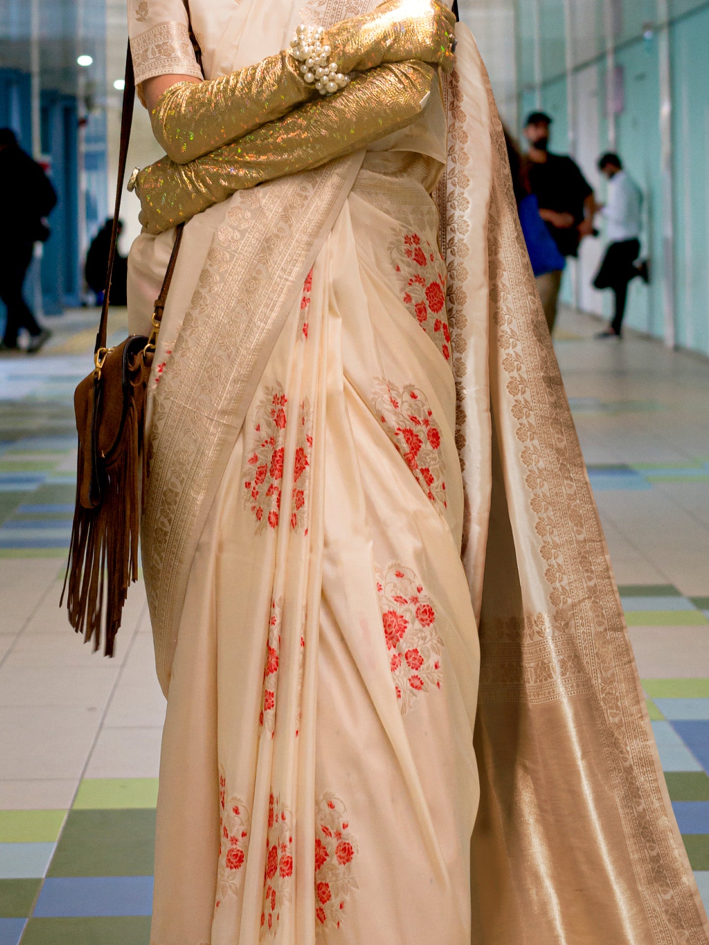 Women's Silk Blend Cream Woven Design Designer Saree With Blouse Piece