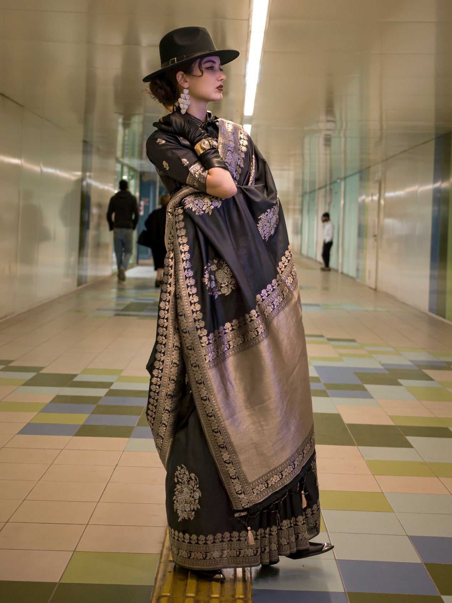 Women's Silk Blend Black Woven Design Designer Saree With Blouse Piece