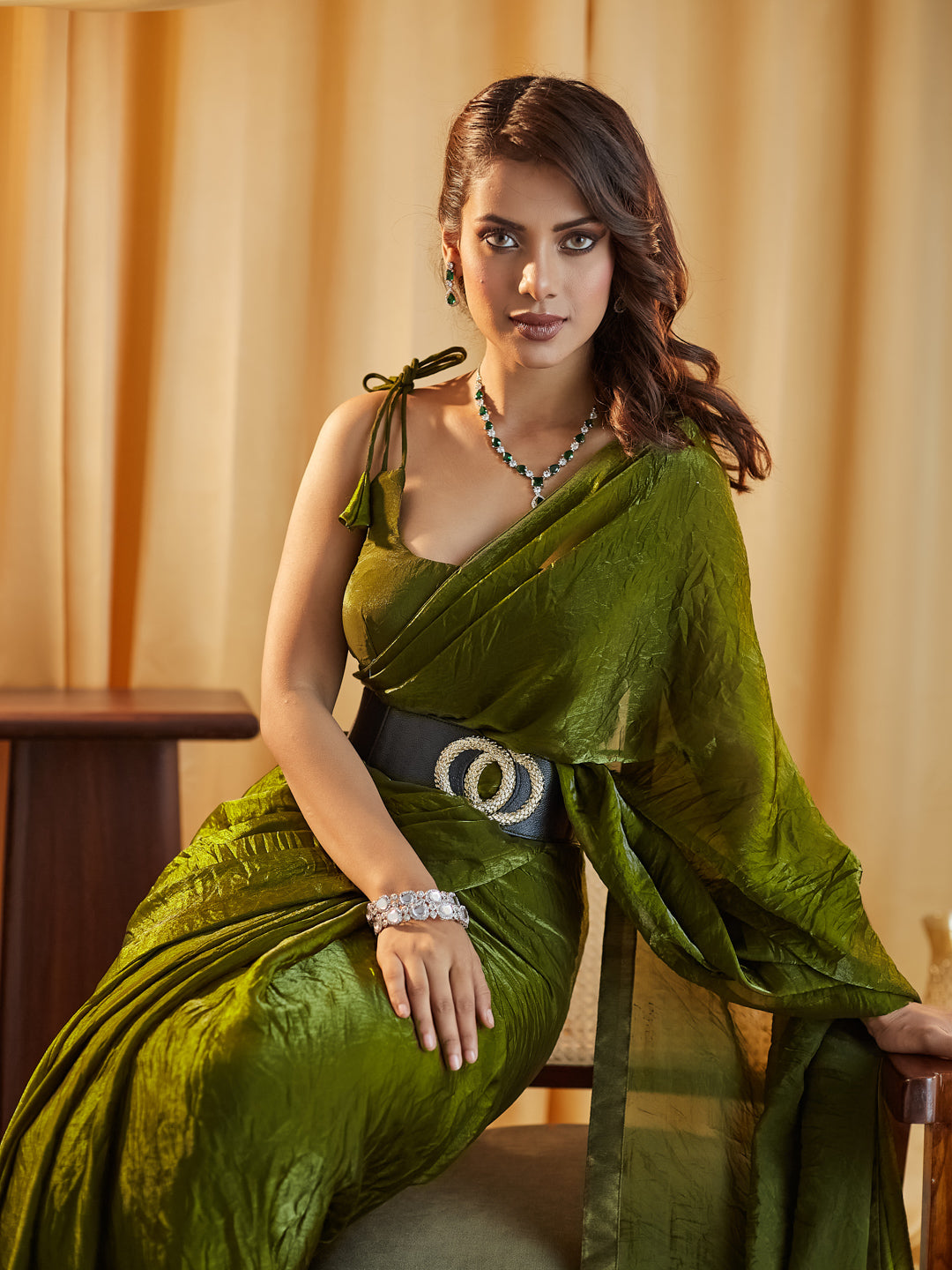 Dhiyona KS Women's women mahendi solid silk saree