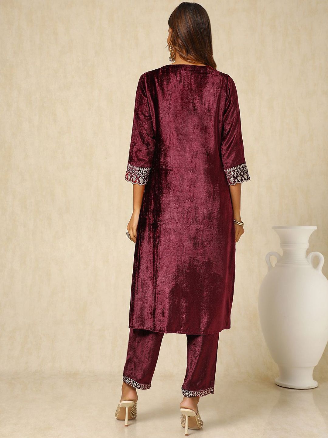 Dhiyona SO Women's Floral Embroidered Straight Velvet Kurta with Trousers