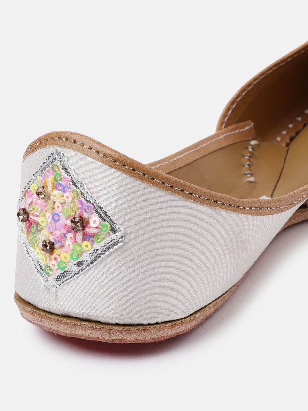 Dhiyona HOP Women Embellished Ethnic Mojaris