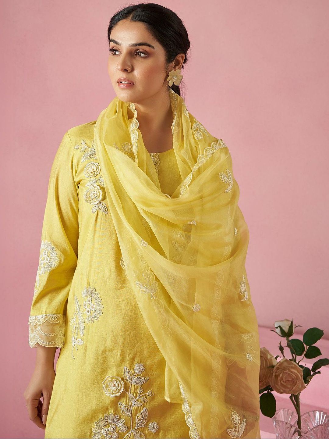 Women Floral Embroidered Regular Thread Work Kurta with Trousers & With Dupatta