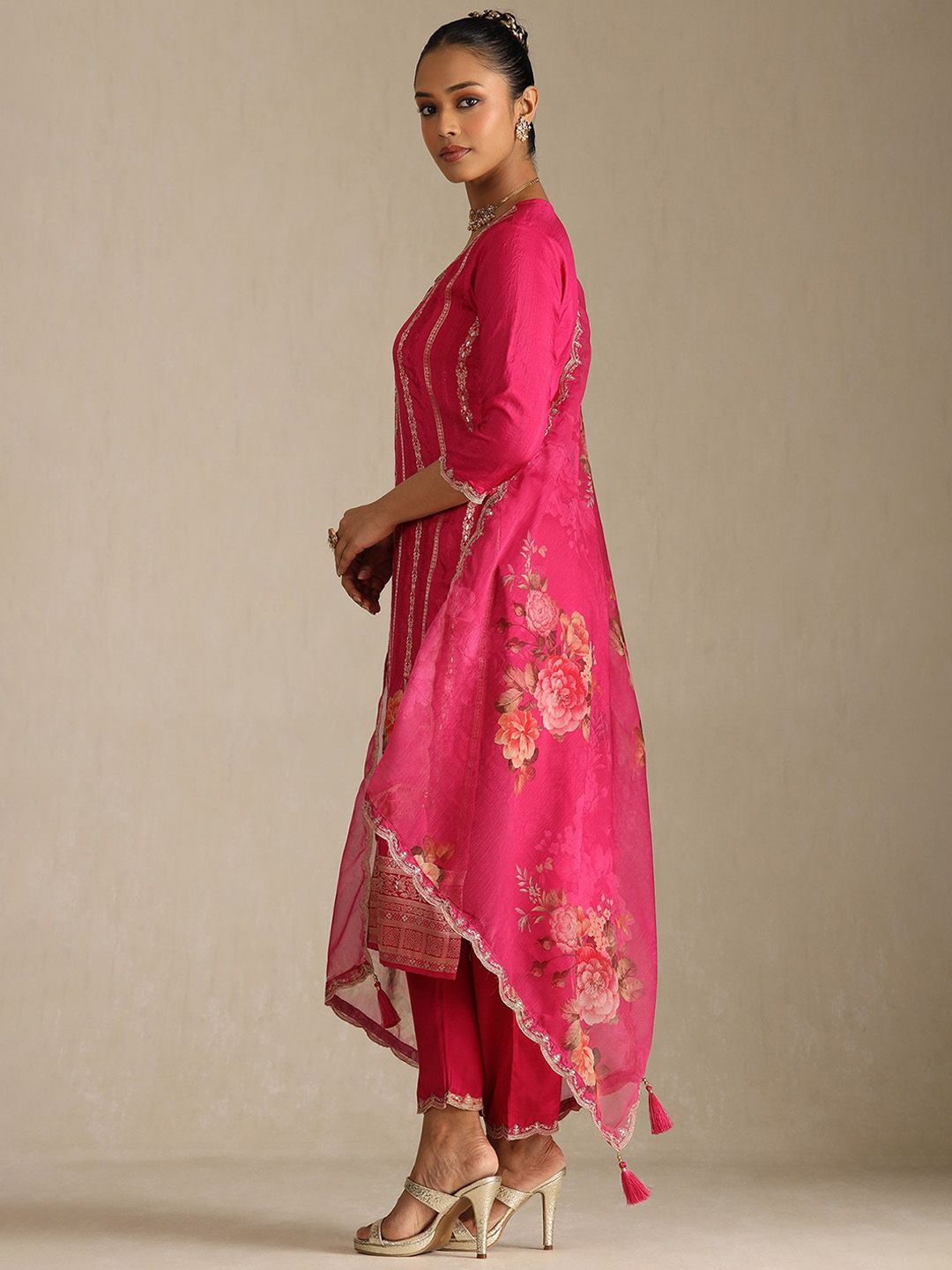 Dhiyona SO Women's Floral Woven Design V-Neck Sequinned Straight Kurta With Trousers And Dupatta