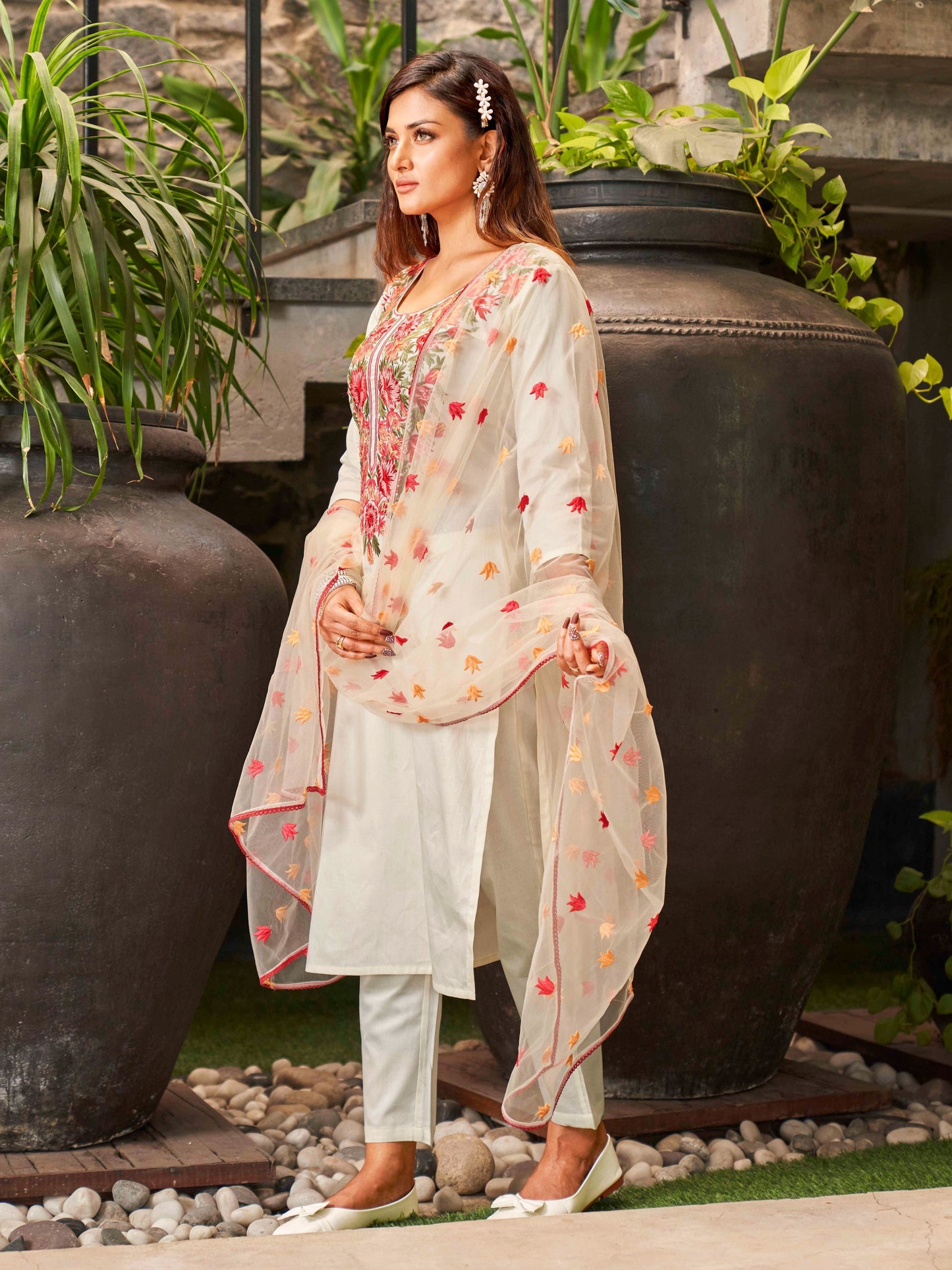 Dhiyona TI Women's Off White Cotton Kurta With Parsi Work Neck And Embroidered Dupatta