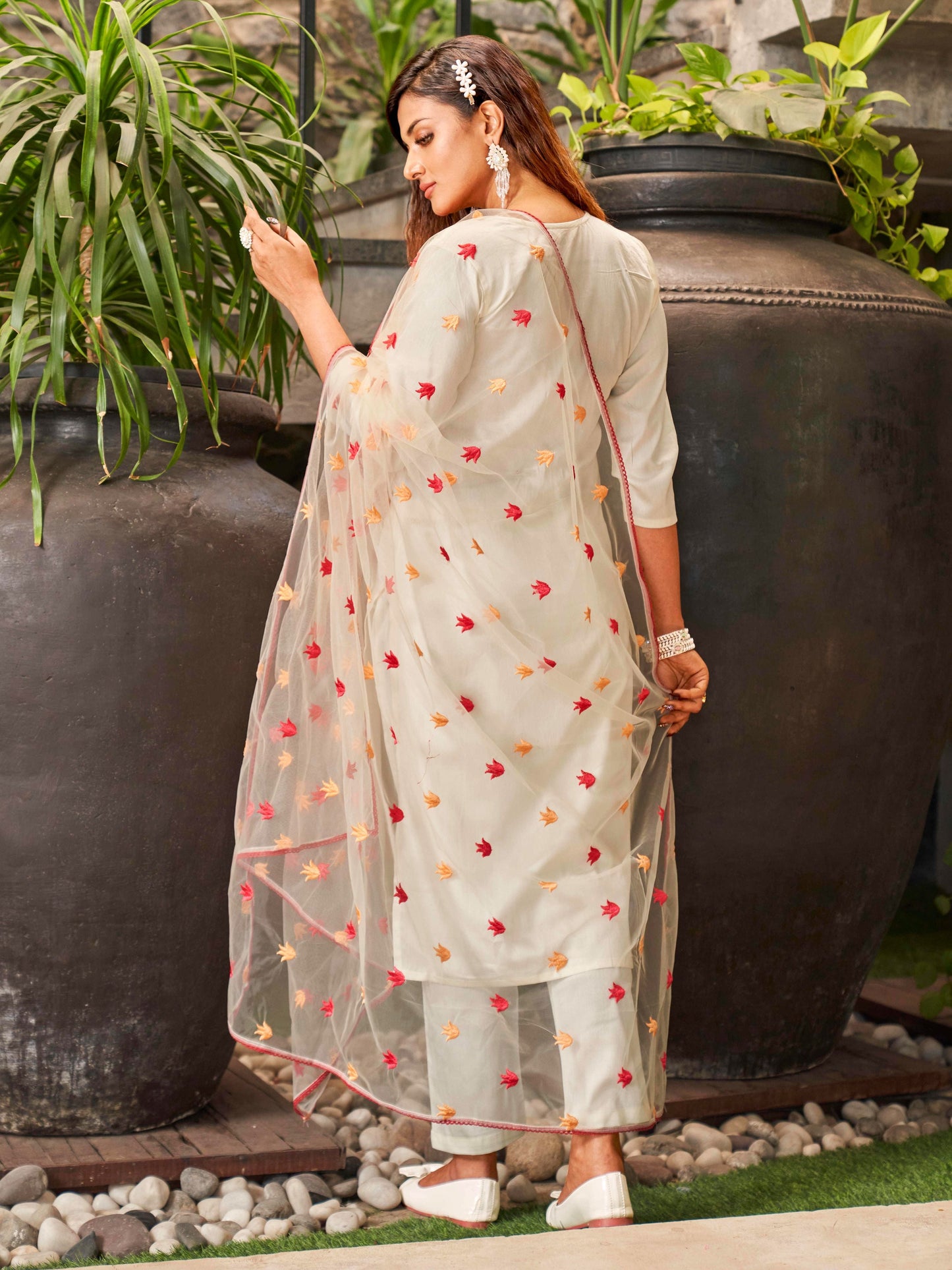 Dhiyona TI Women's Off White Cotton Kurta With Parsi Work Neck And Embroidered Dupatta